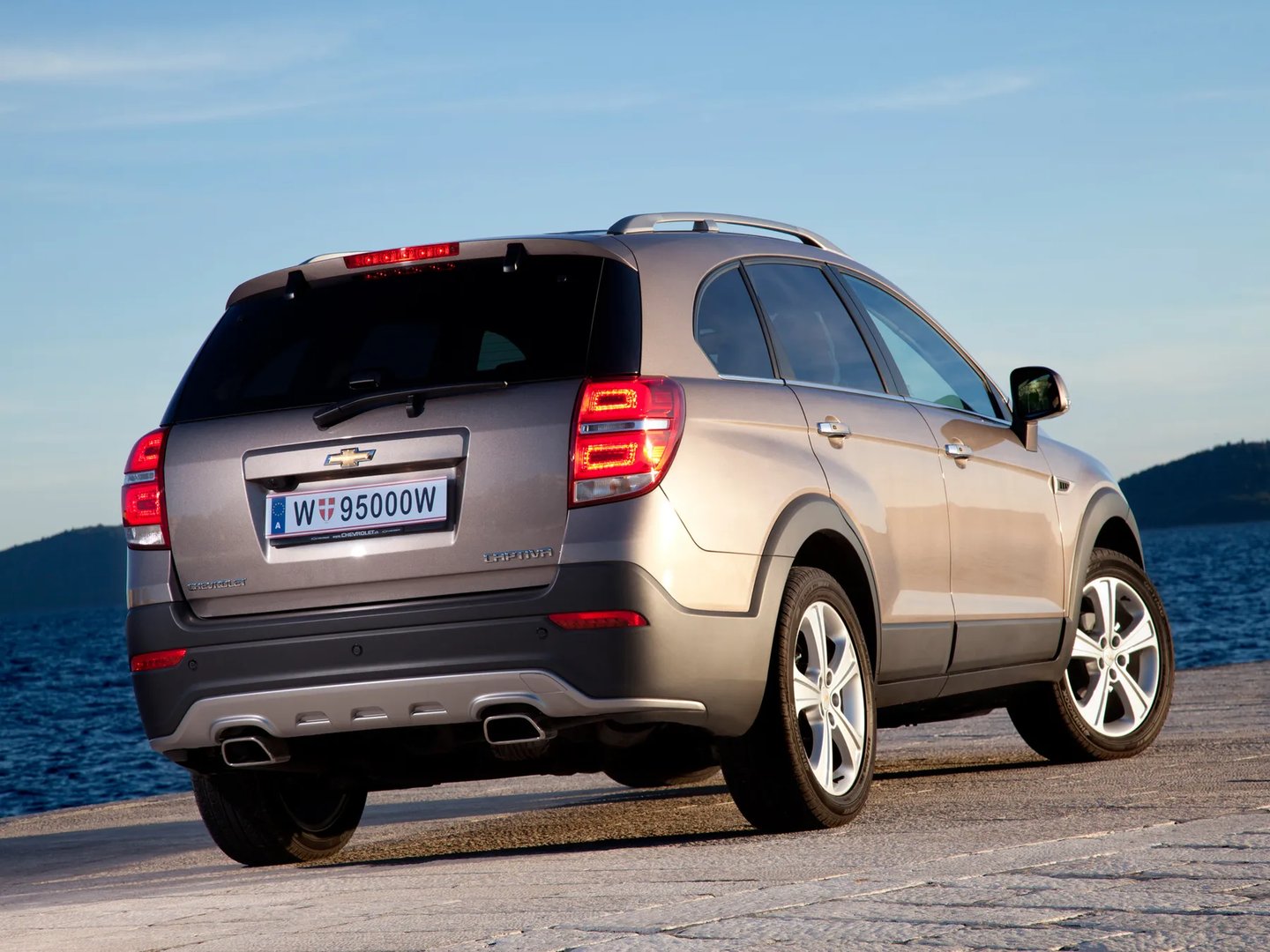Chevrolet_Captiva_1_generation_restyling_2__SUV_5-doors__6.jpg