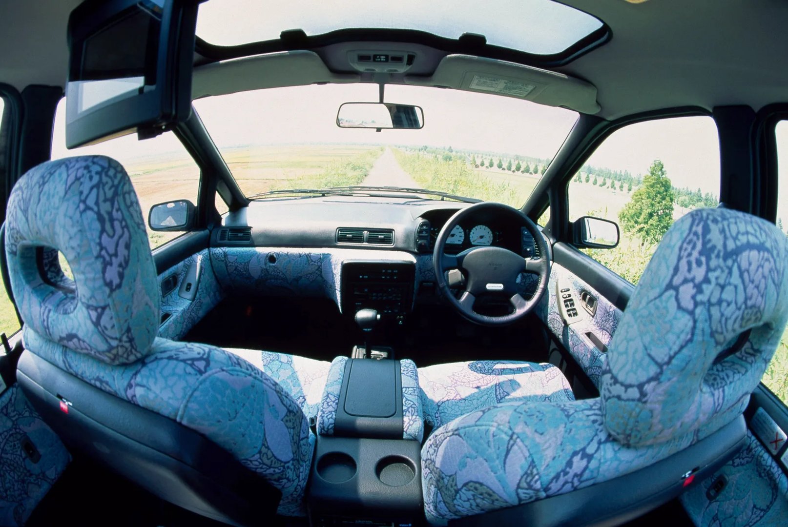 Nissan_Prairie_2_generation__Compact_Van__5.jpg
