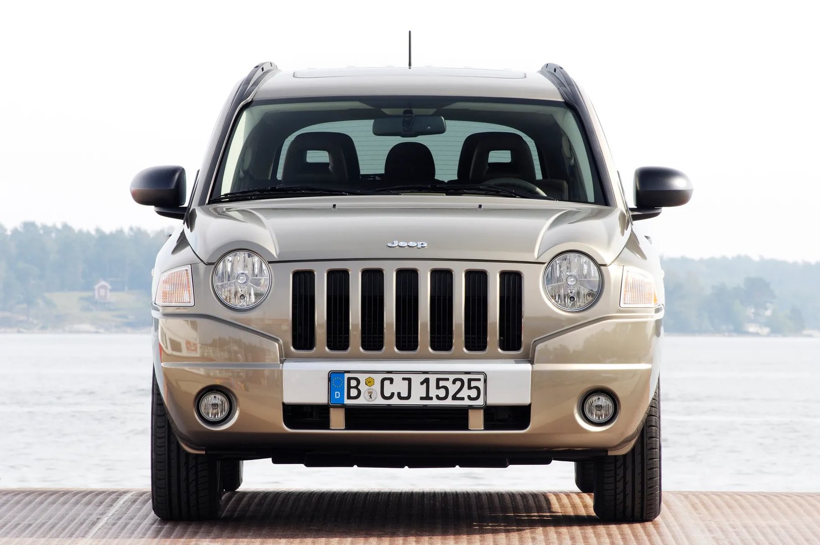 Jeep_Compass_1_generation__SUV_5-doors__1.jpg
