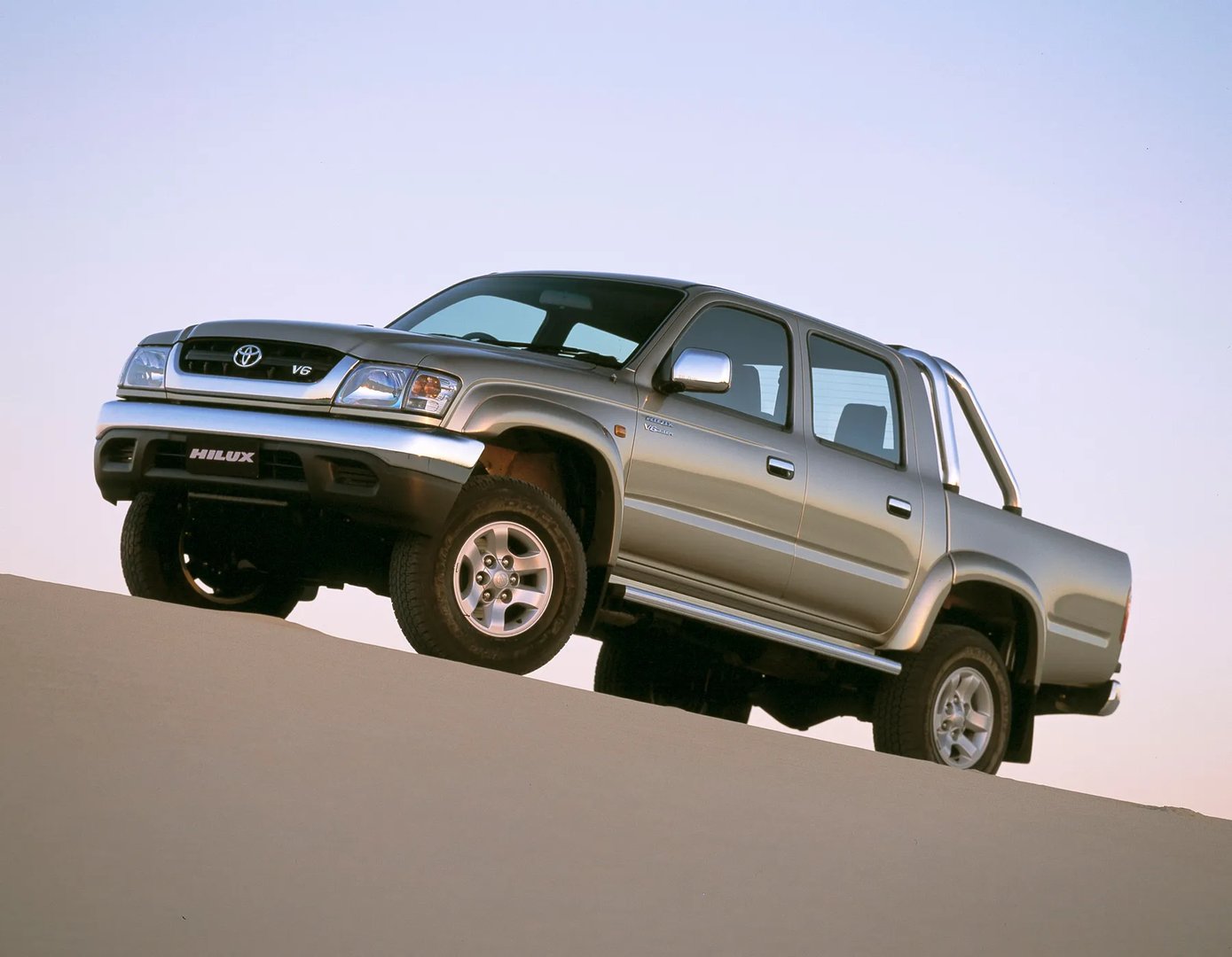 Toyota_Hilux_6_generation_restyling__Pickup_double-cab__3.jpg