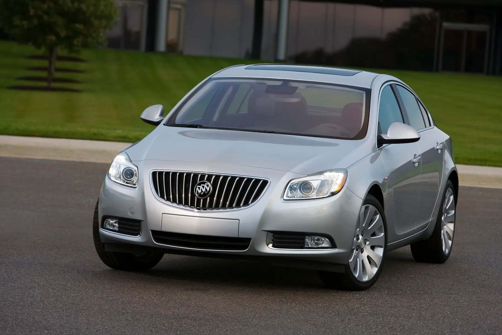 Buick_Regal_5_generation__Sedan__13.jpg
