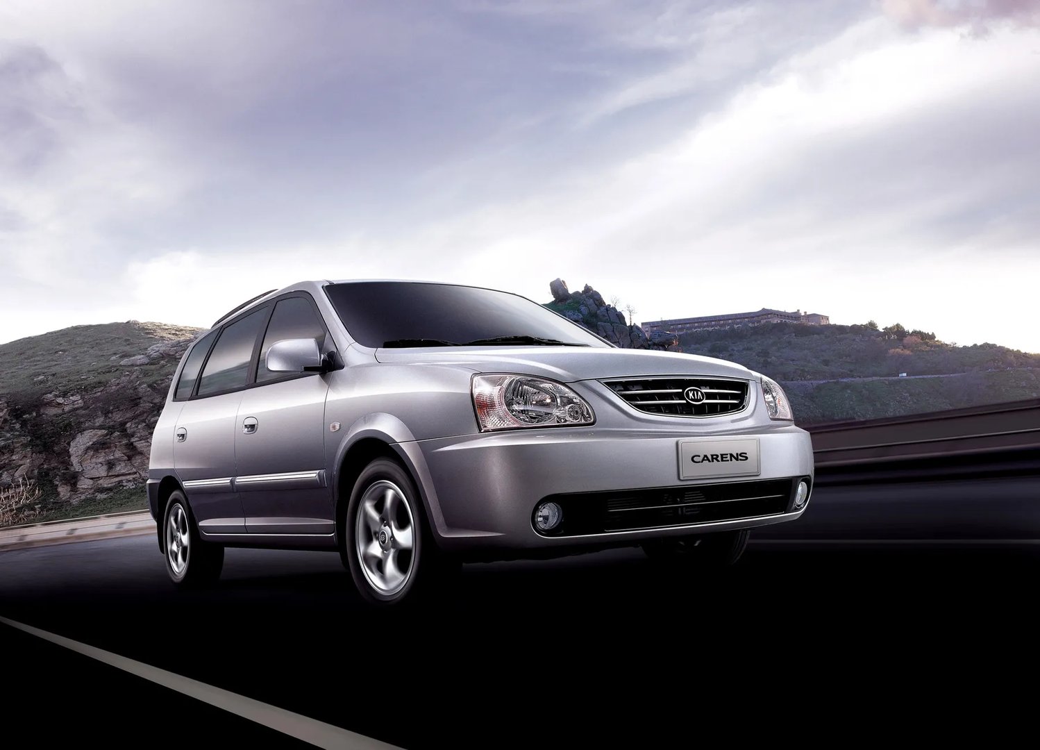 Kia_Carens_1_generation_restyling__Compact_Van__5.jpg