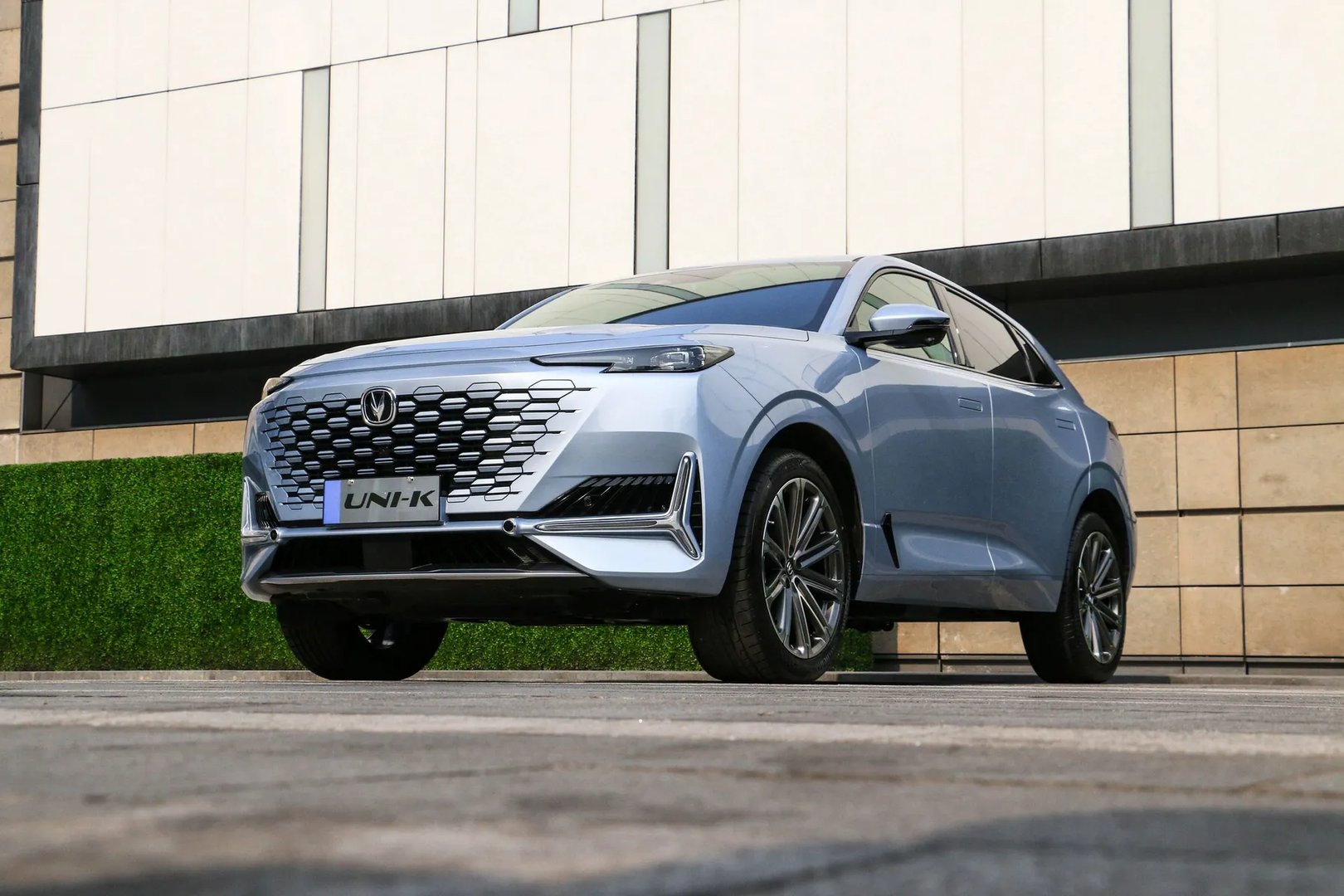 Changan_Uni-K_1_generation__SUV_5-doors__4.jpg