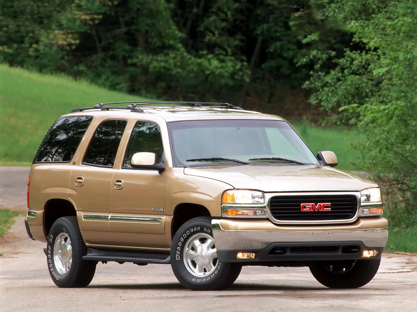 GMC_Yukon_2_generation__SUV_5-doors__9.jpg