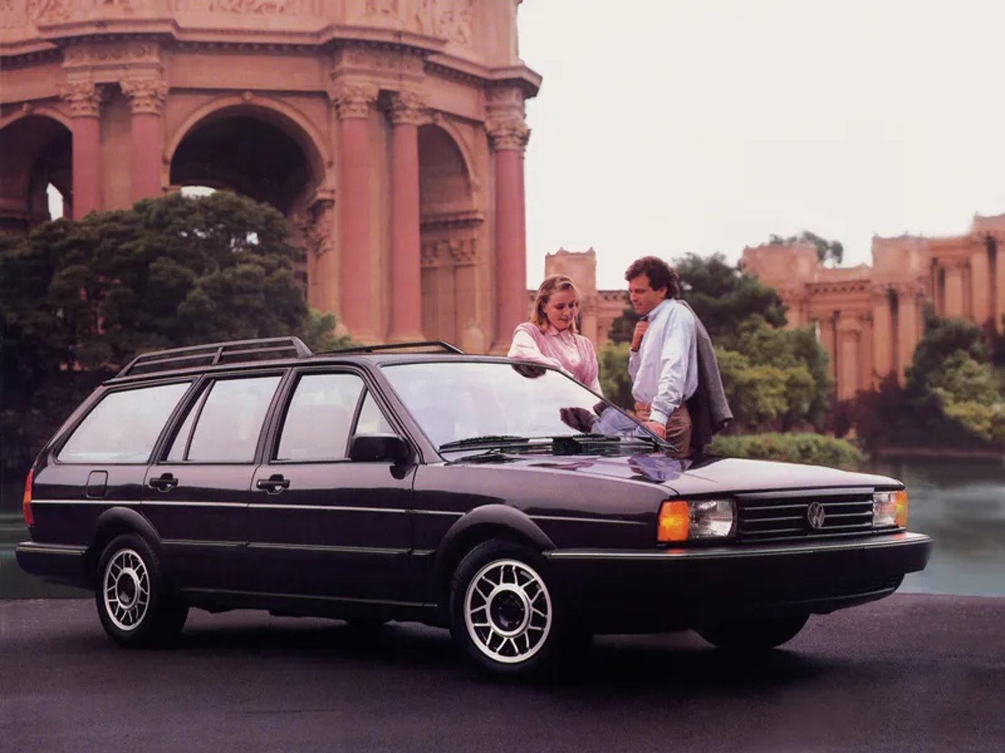 Volkswagen_Quantum_1_generation__Estate_5-door__2.jpg