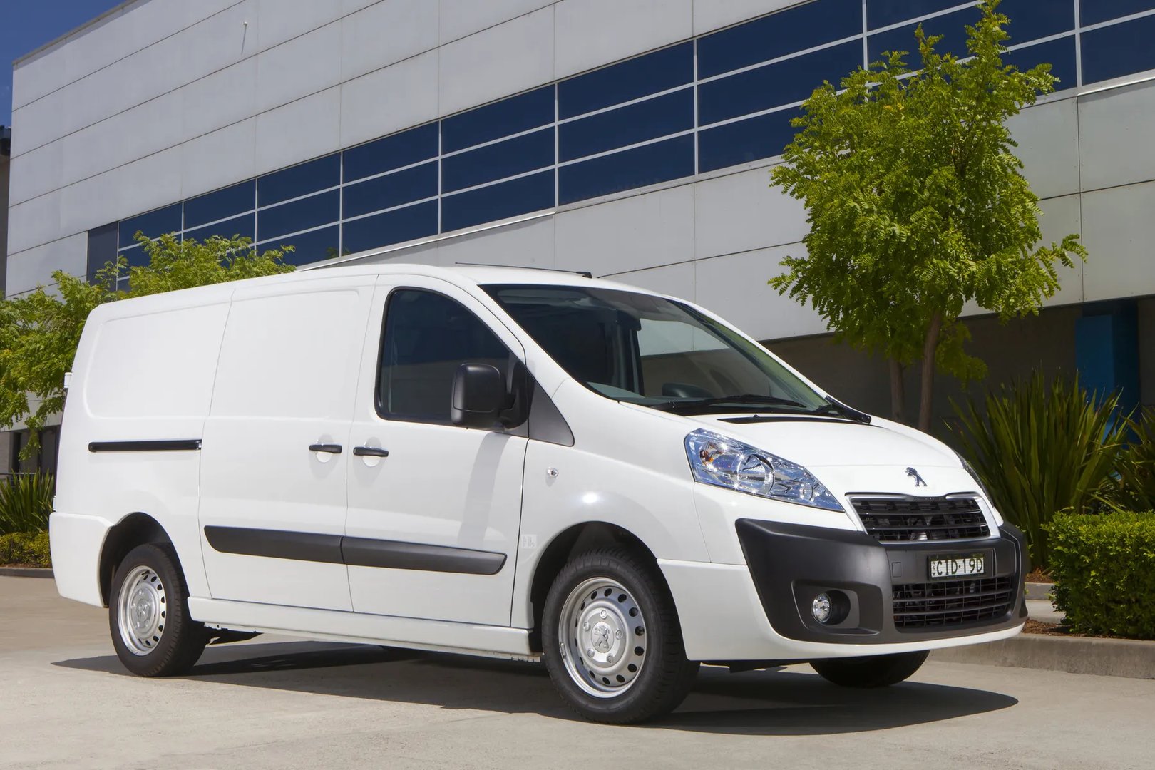 Peugeot_Expert_2_generation_restyling__Van__3.jpg