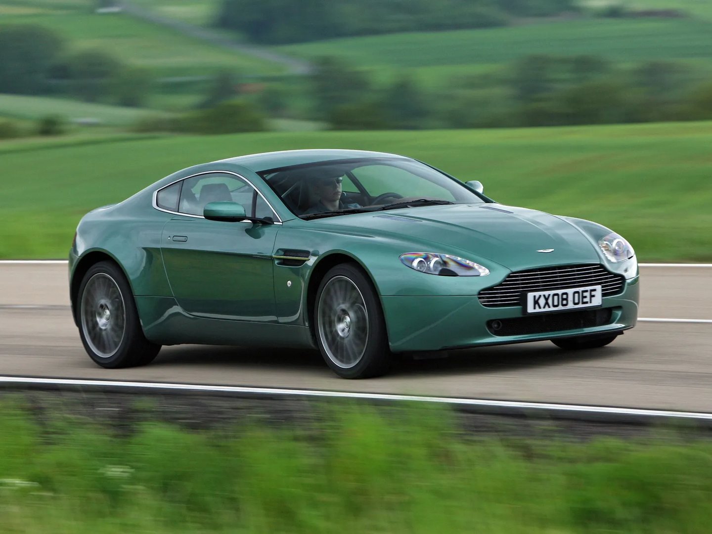 Aston Martin_Vantage_3_generation_restyling__Coupe__2.jpg