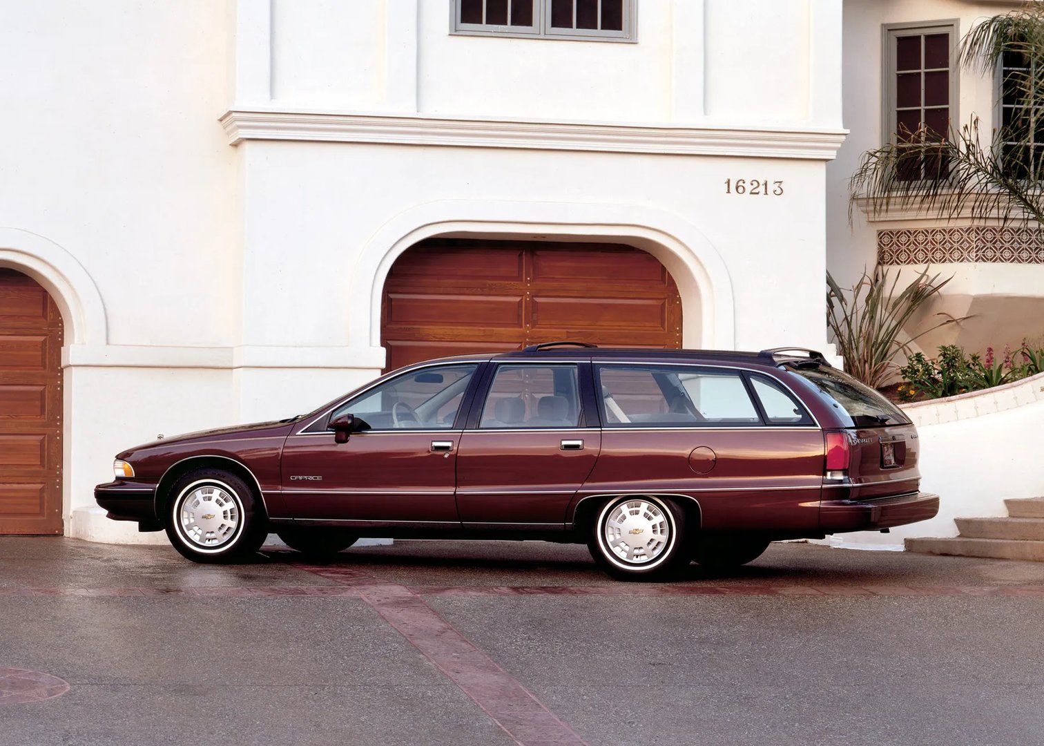 Chevrolet_Caprice_4_generation__Estate_5-door__10.jpg