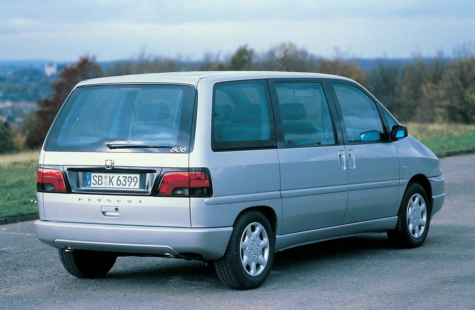 Peugeot_806_1_generation_restyling__Minivan__3.jpg