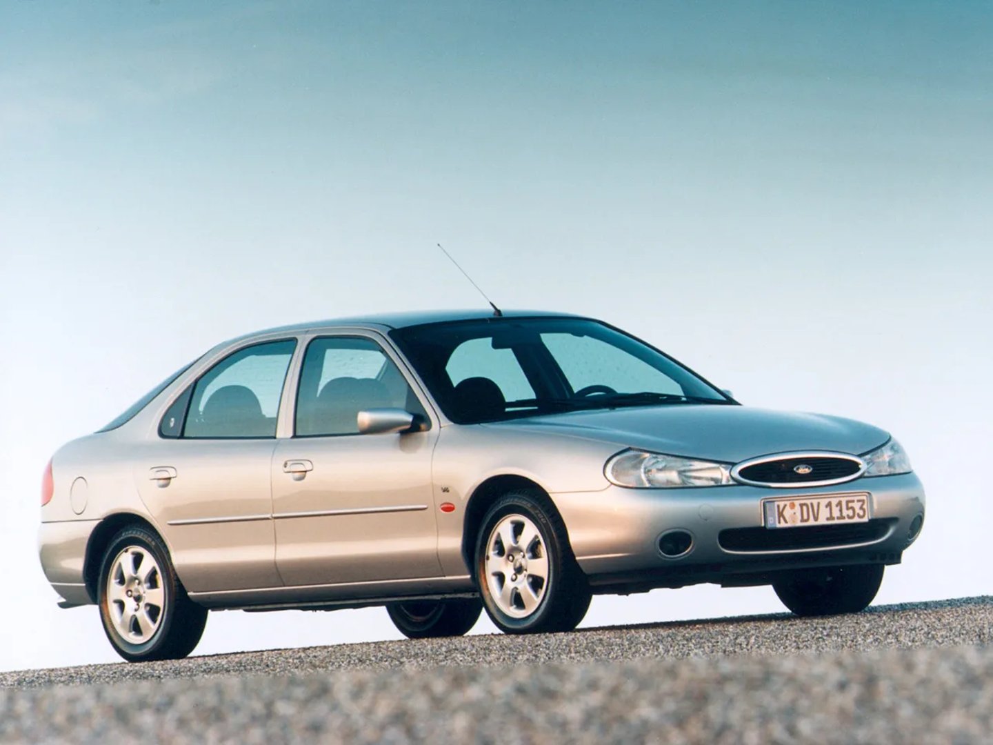 Ford Mondeo 2 generation  Liftback