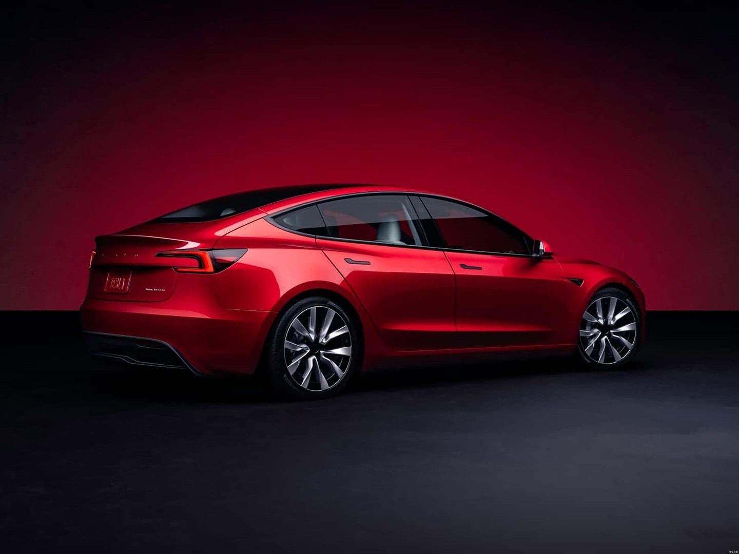 tesla_Model_3_1_generation_restyling_1__Sedan__1.jpg