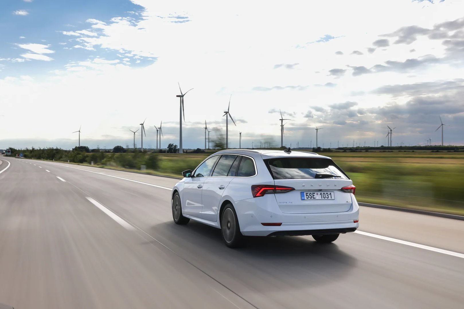 Skoda_Octavia_4_generation__Estate_5-door__12.jpg