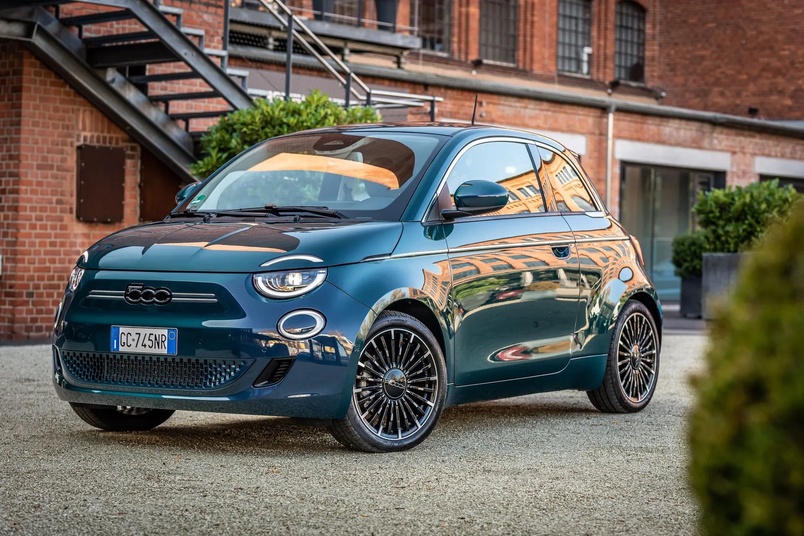 Fiat_500_3_generation__Mini_3-doors__1.jpg