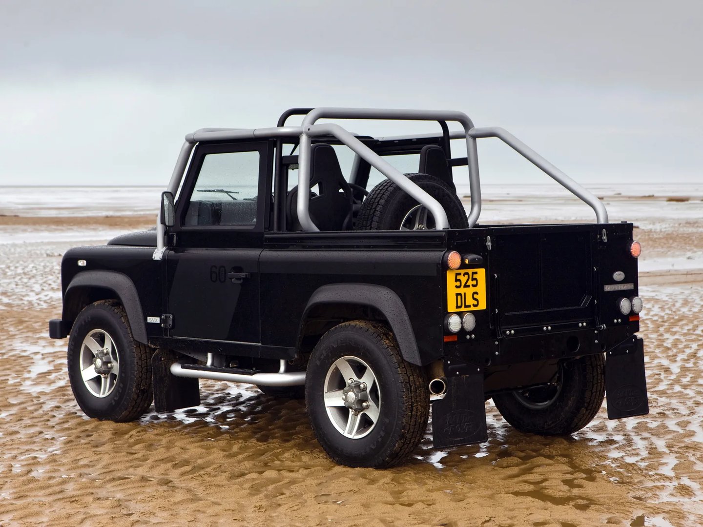 Land Rover_Defender_1_generation_restyling__SUV_cabriolet__4.jpg