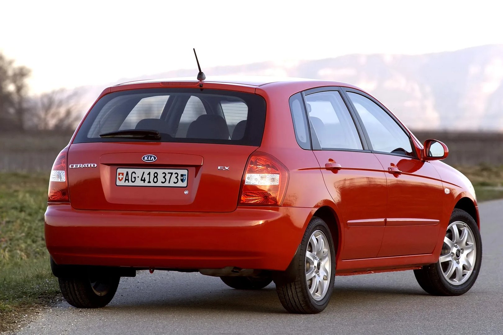 Kia_Cerato_1_generation__Hatchback_5-door__2.jpg