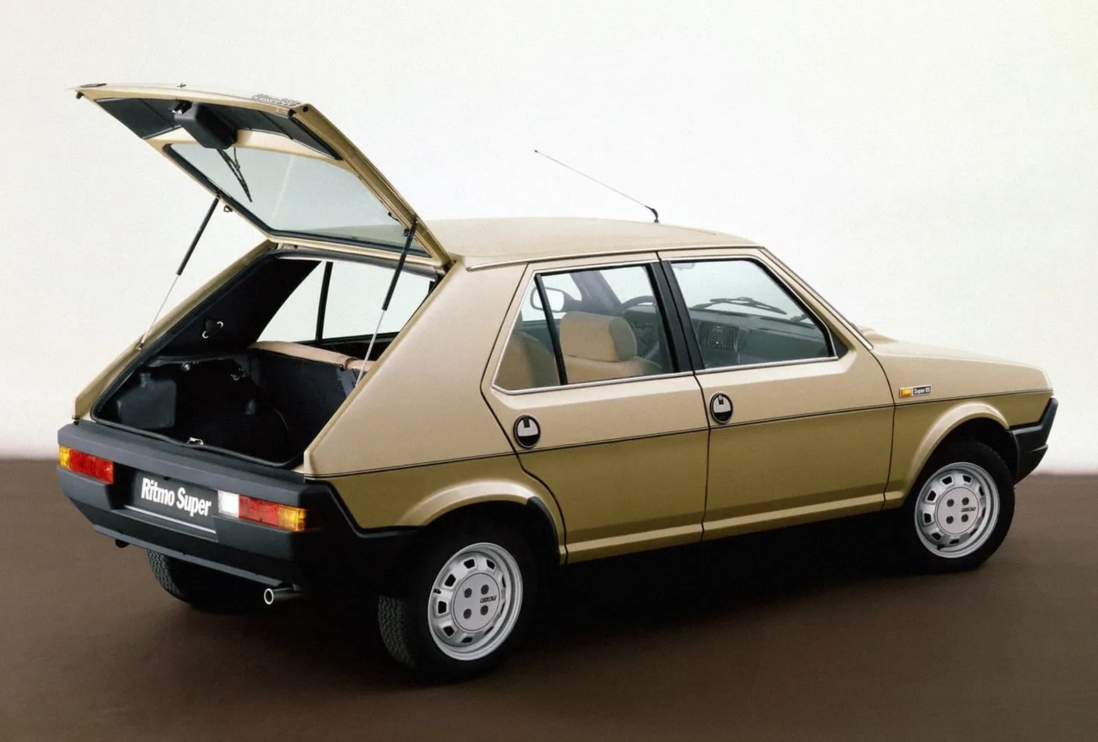 Fiat_Ritmo_1_generation__Mini_5-doors__2.jpg
