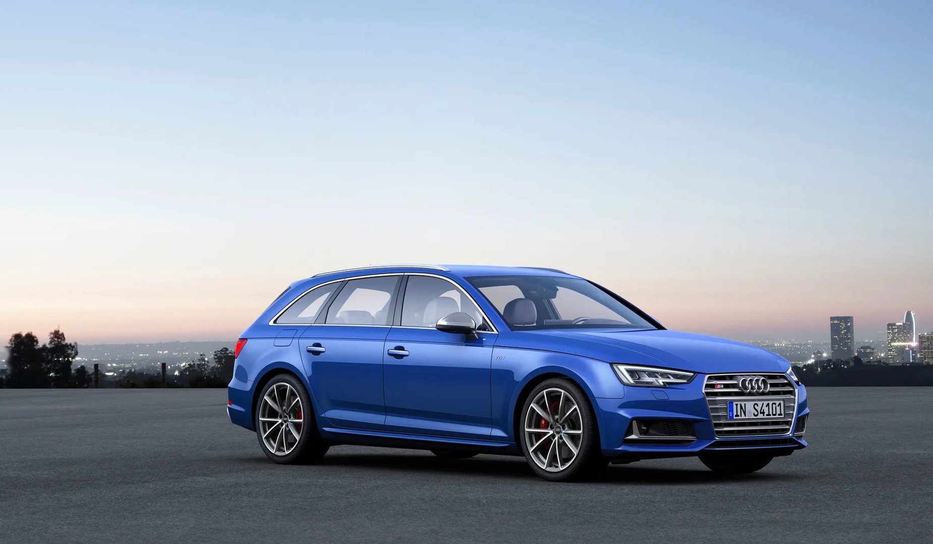 Audi_S4_5_generation__Estate_5-door__12.jpg