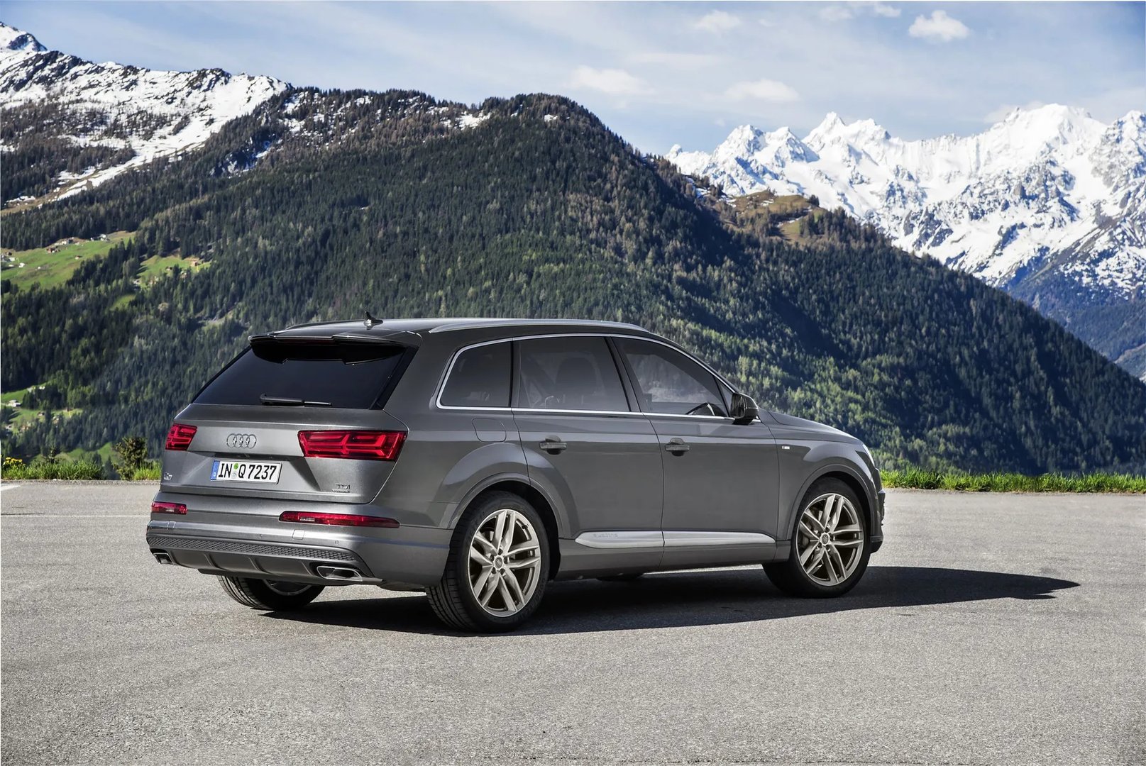 Audi_Q7_2_generation__SUV_5-doors__6.jpg