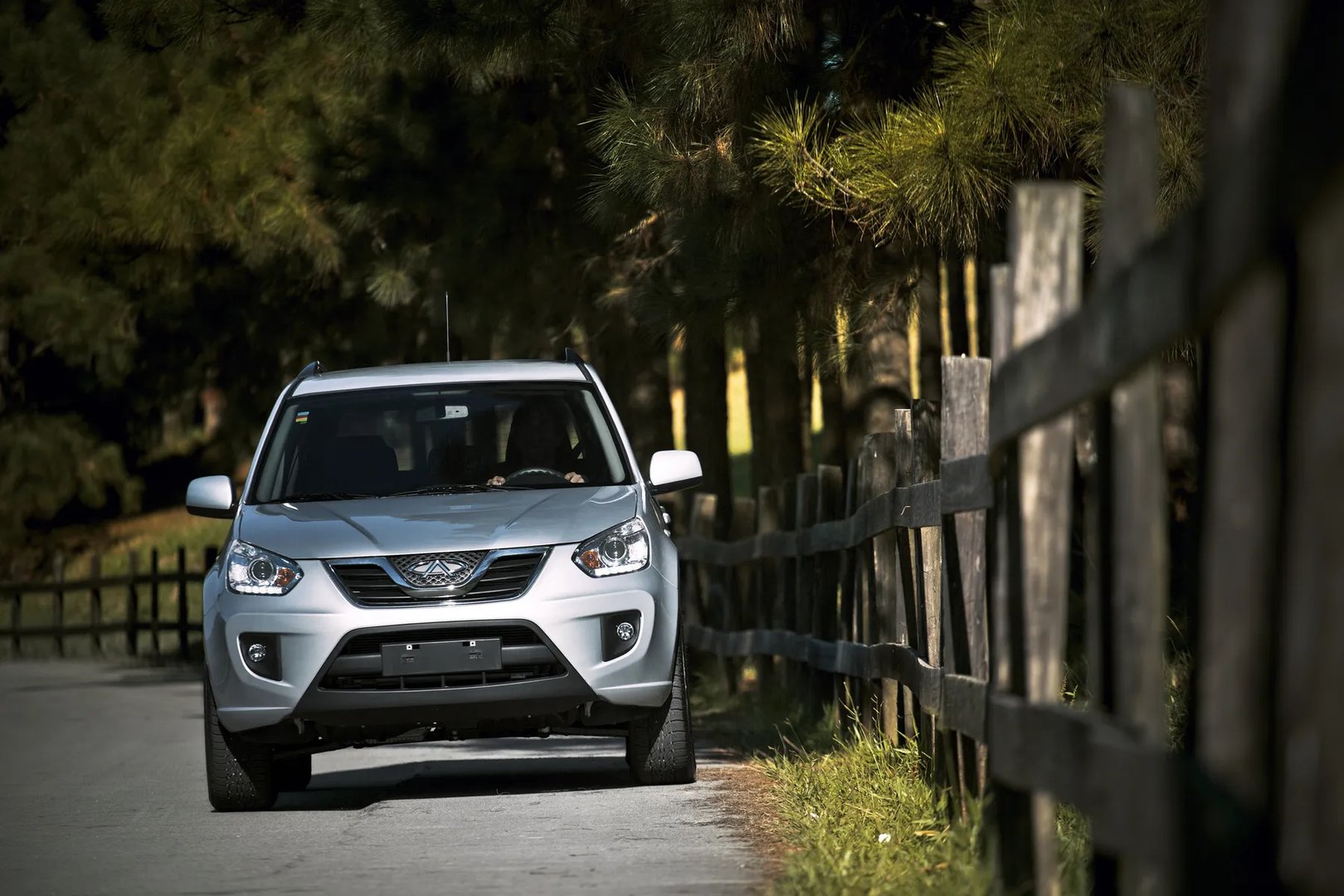 Chery_Tiggo_(T11)_1_generation_restyling__SUV_5-doors__9.jpg