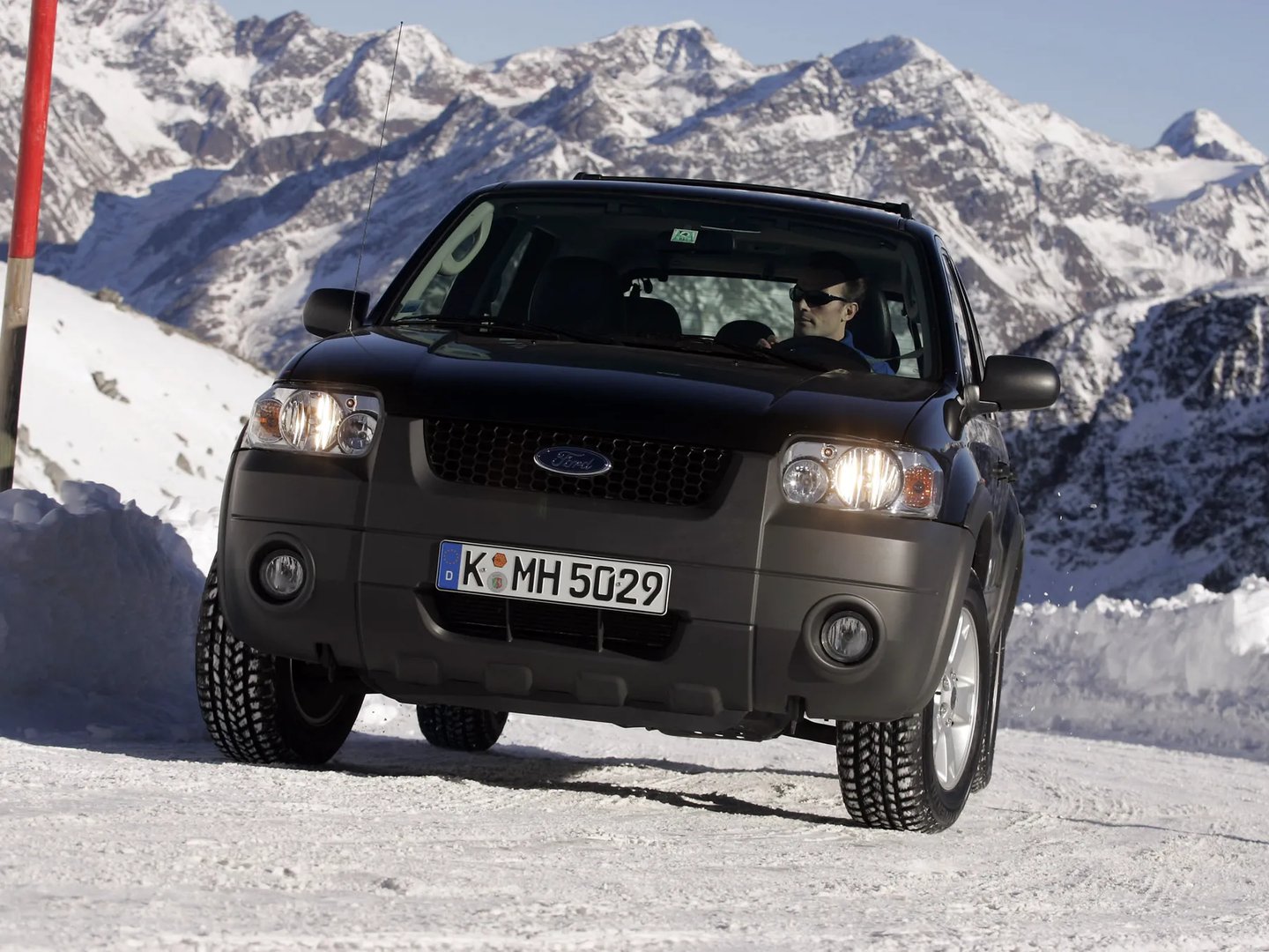 Ford_Maverick_2_generation__SUV_5-doors__6.jpg