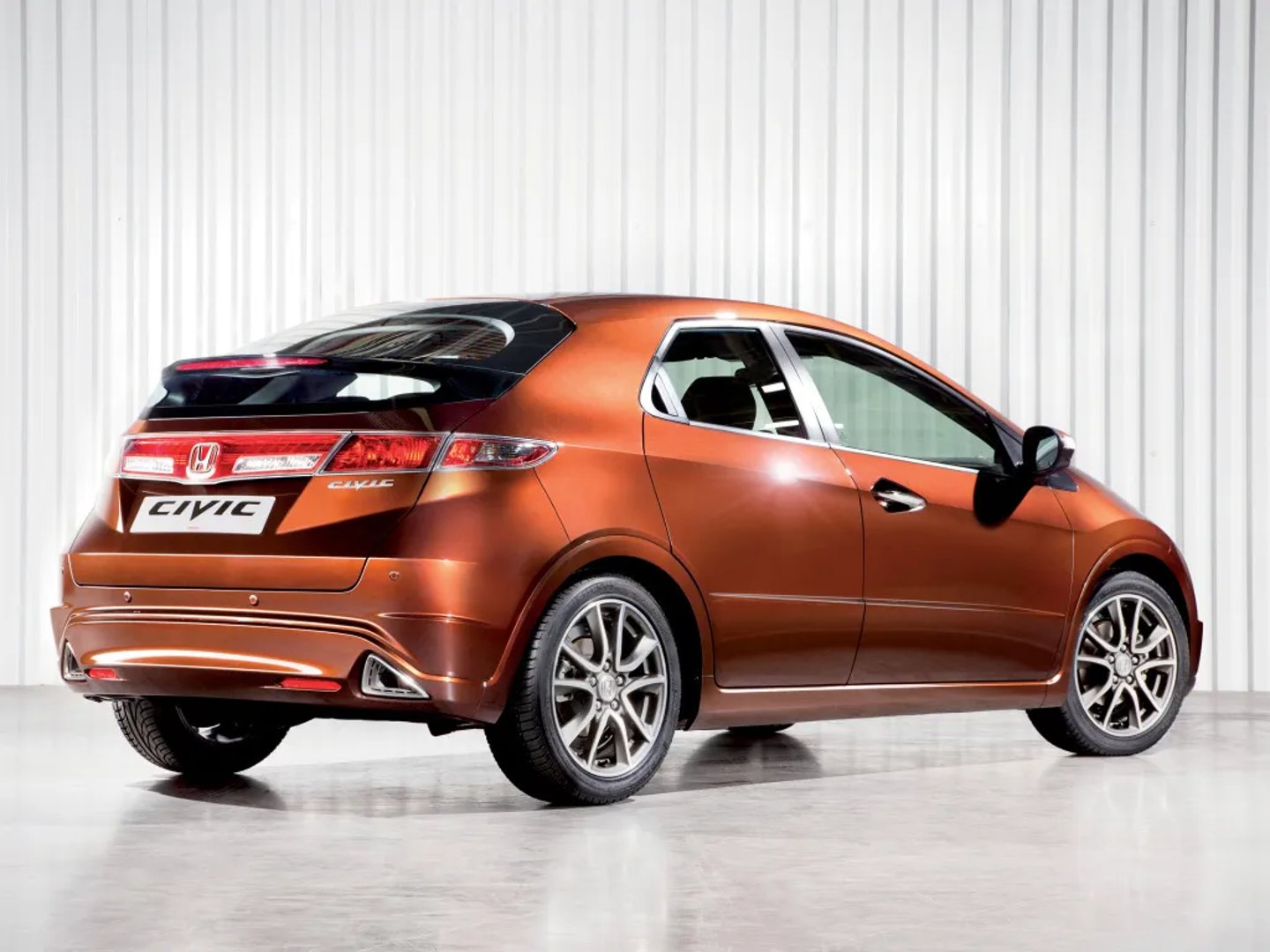 Honda_Civic_8_generation_restyling__Hatchback_5-door__2.jpg