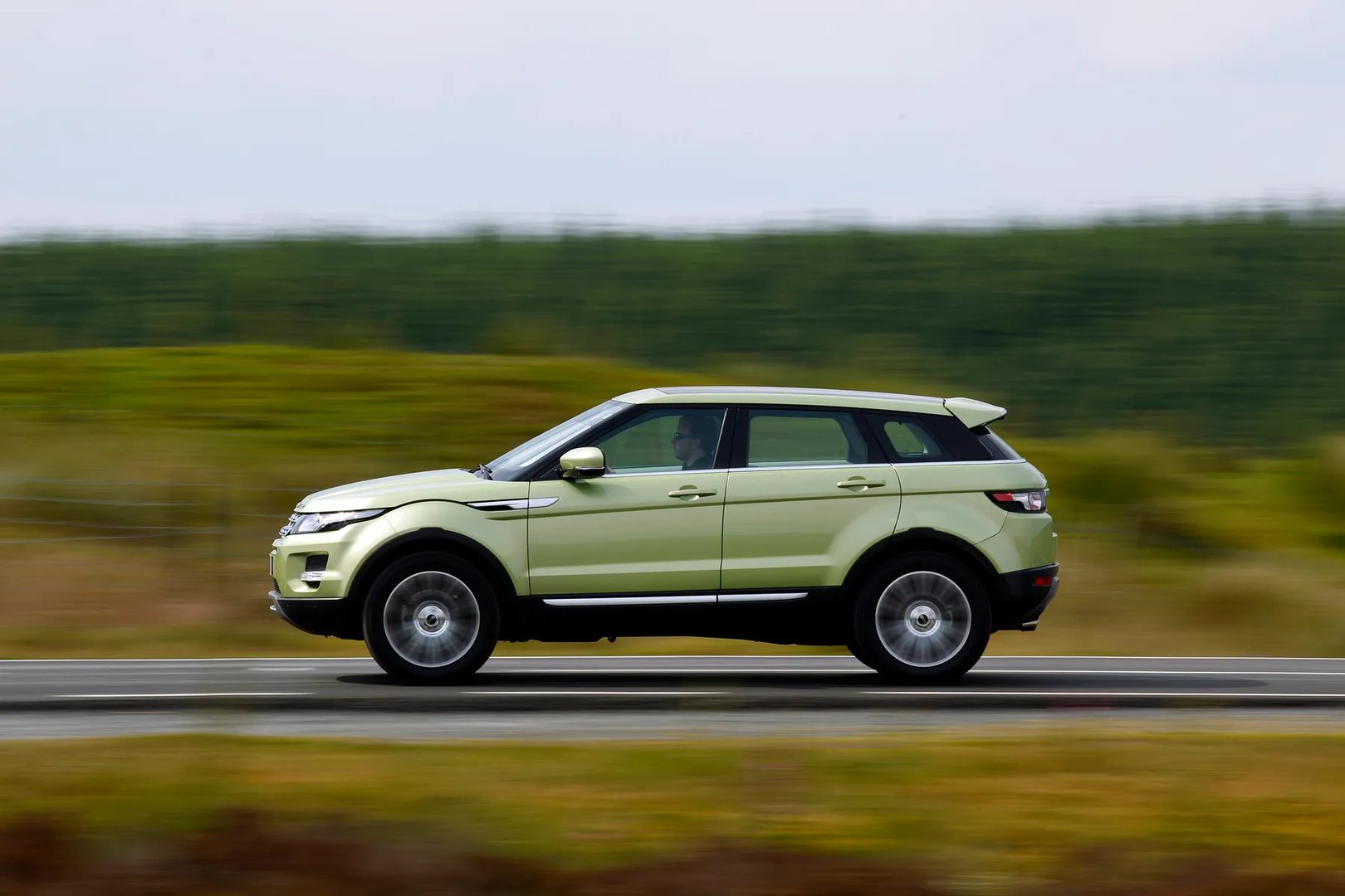 Land Rover_Range_Rover_Evoque_1_generation__SUV_5-doors__4.jpg