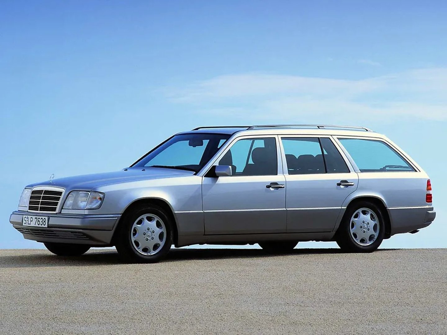 Mercedes_E-Class_1_generation_restyling__Estate_5-door__2.jpg