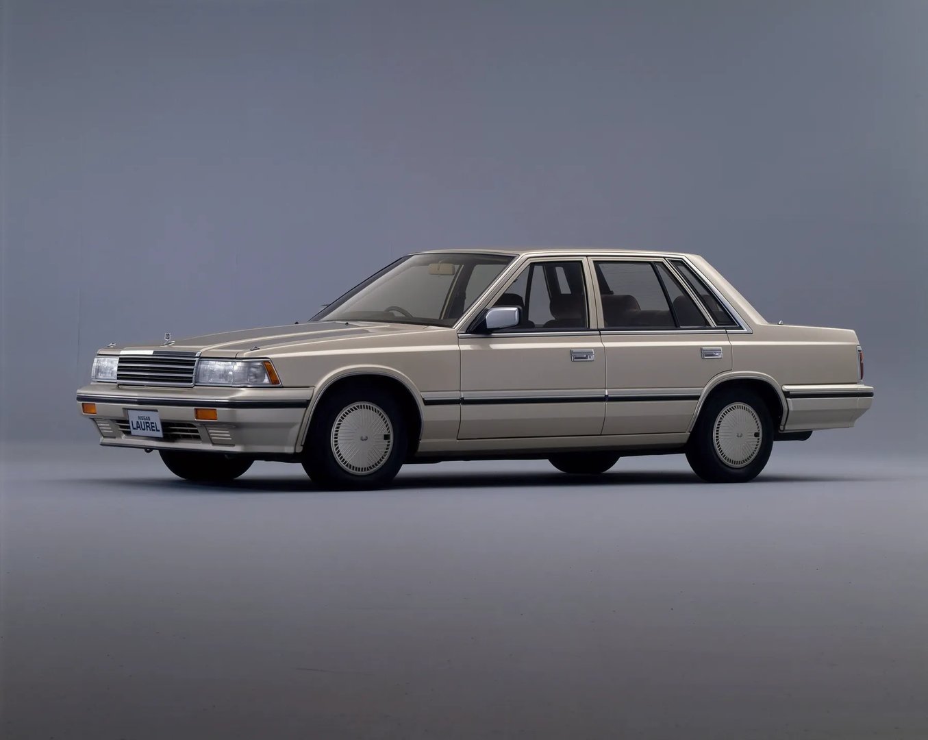Nissan_Laurel_5_generation__Sedan__6.jpg