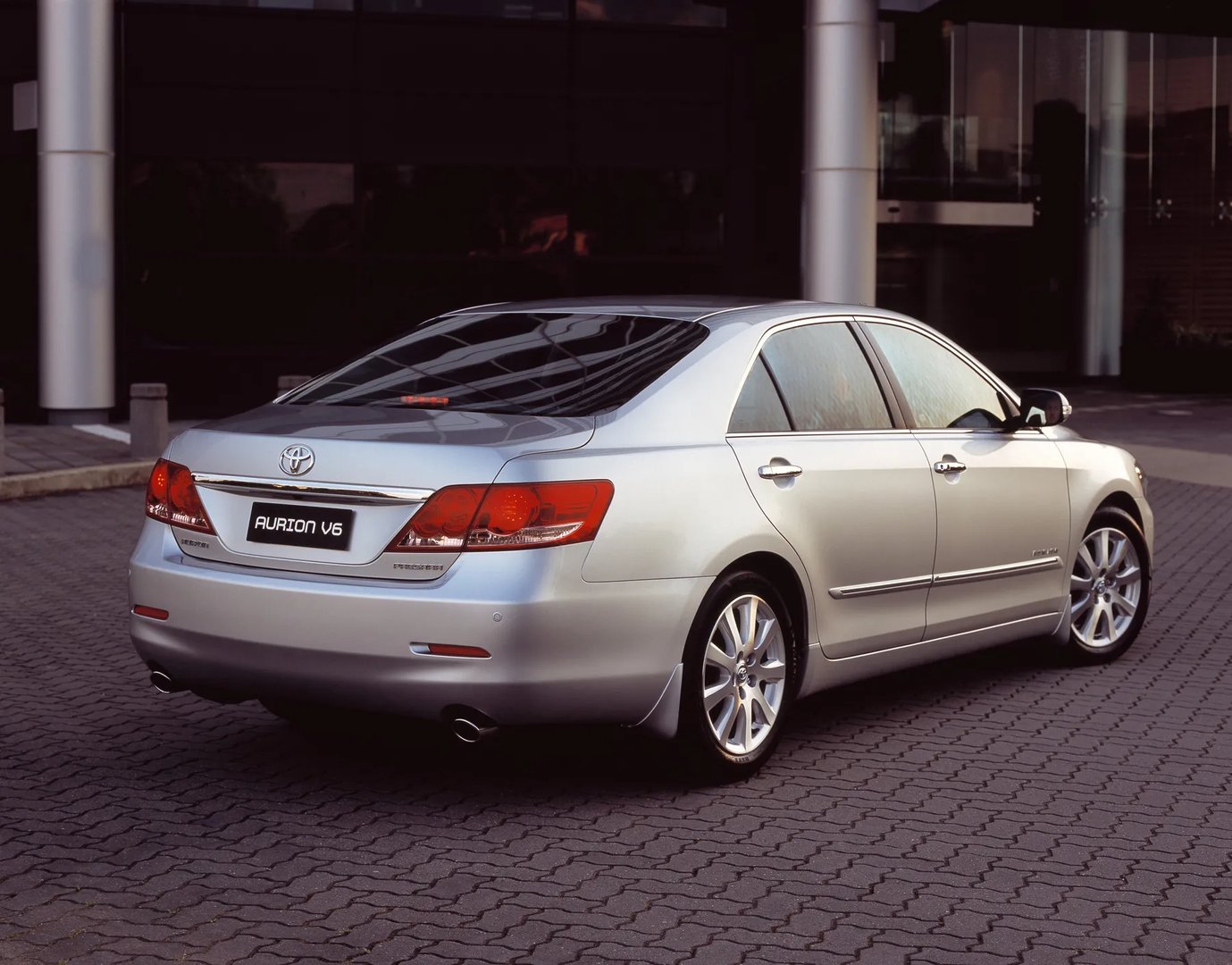 Toyota_Aurion_1_generation__Sedan__5.jpg