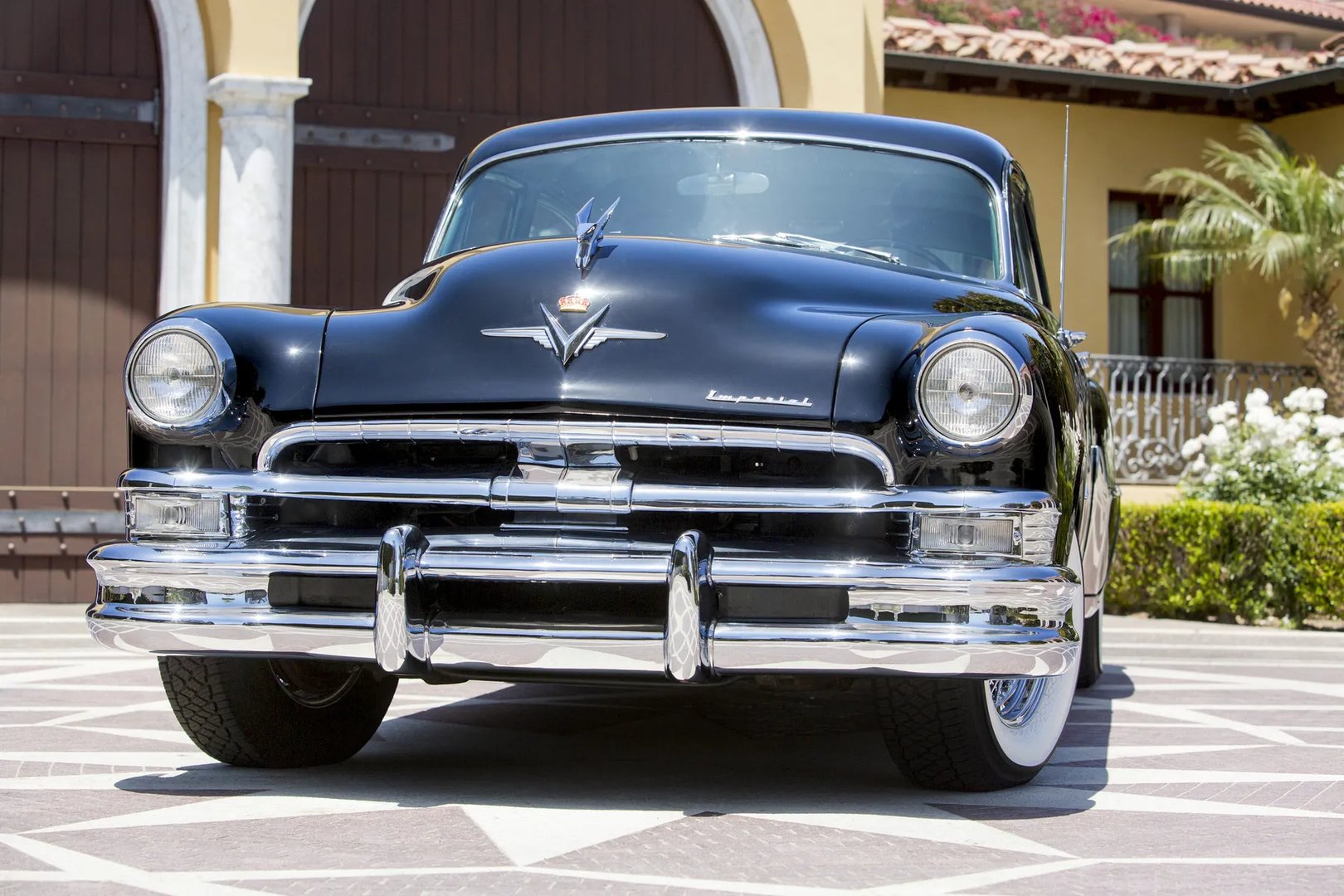 Chrysler_Imperial_6_generation__Sedan__7.jpg