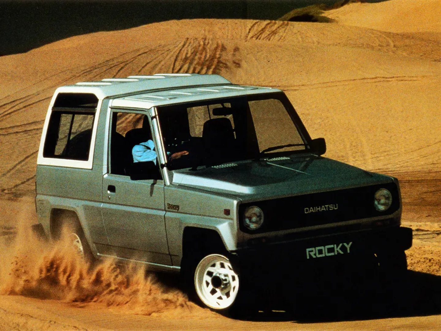 Daihatsu_Rocky_1_generation__SUV_3-doors__4.jpg