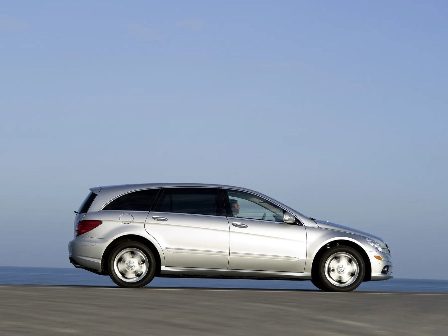 Mercedes_R-Class_1_generation_restyling__Minivan__4.jpg