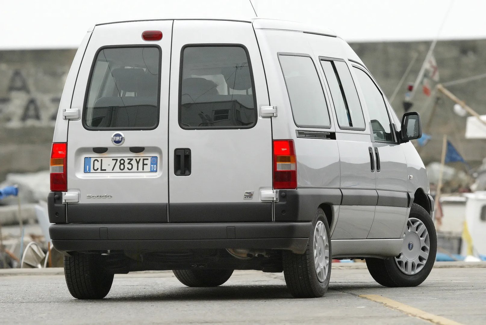 Fiat_Scudo_1_generation__Minivan__3.jpg