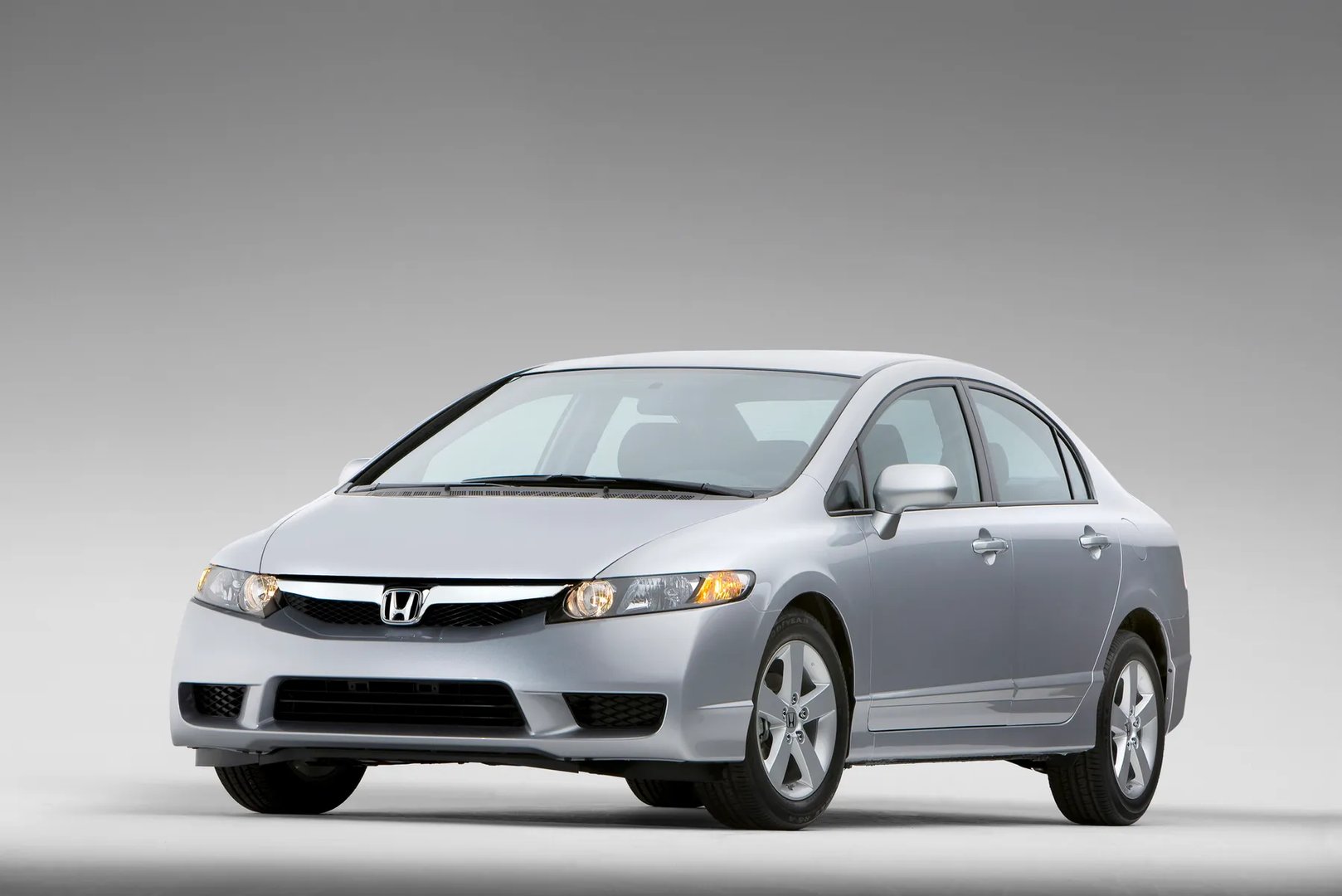 Honda_Civic_(USA)_8_generation_restyling__Sedan__7.jpg