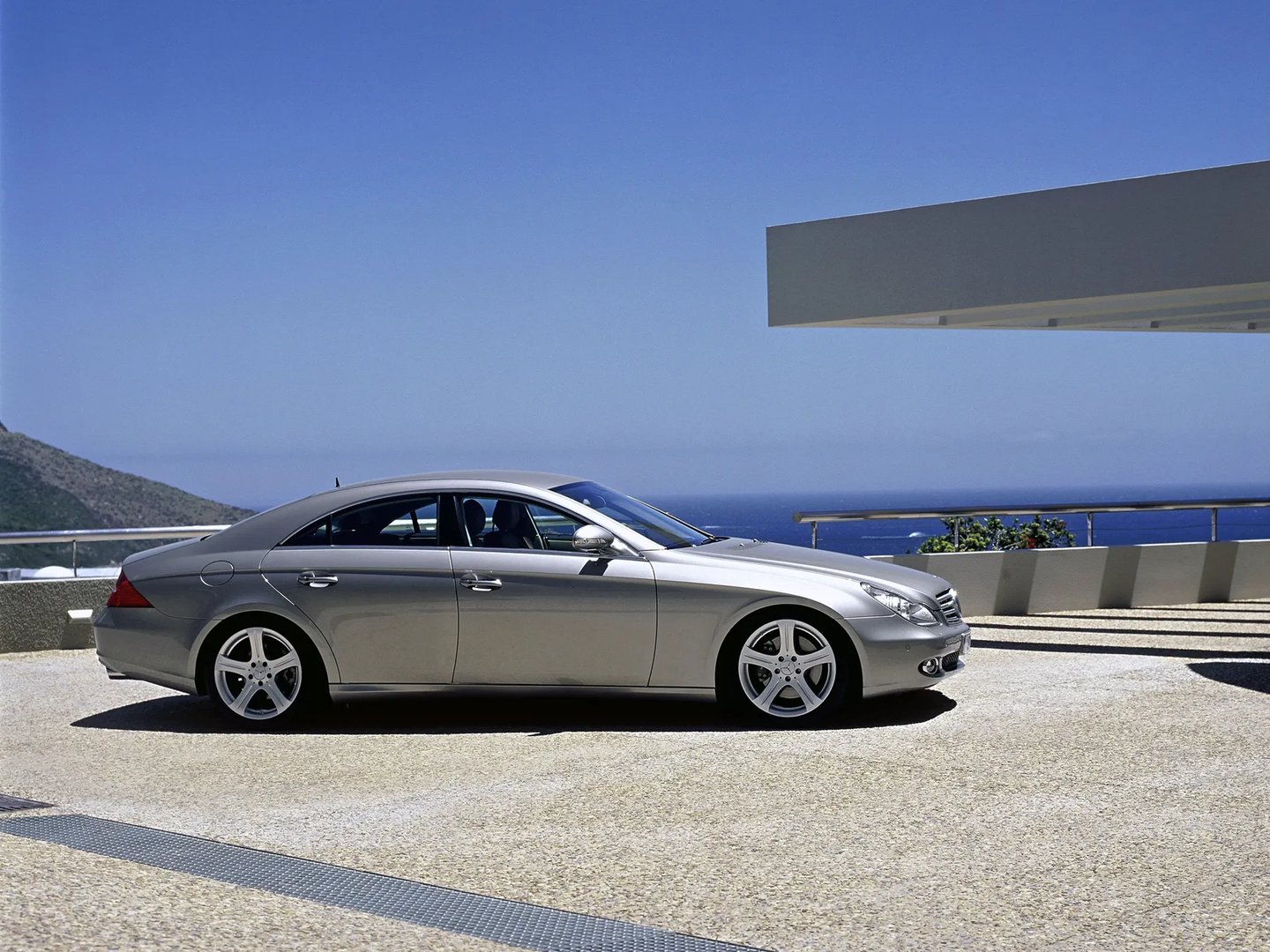 Mercedes_CLS_1_generation__Fastback__3.jpg