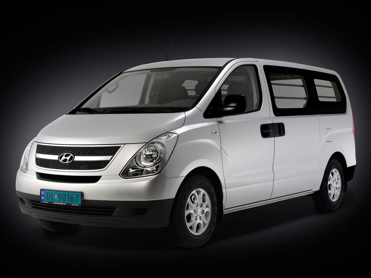 Hyundai_i800_2_generation__Minivan__9.jpg