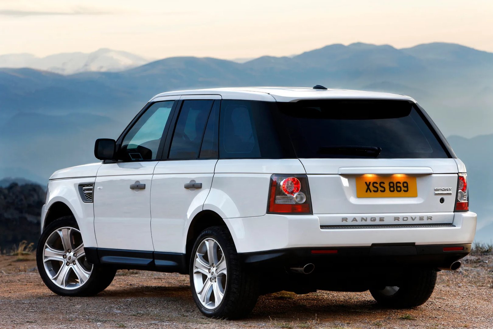 Land Rover_Range_Rover_Sport_1_generation_restyling__SUV_5-doors__9.jpg