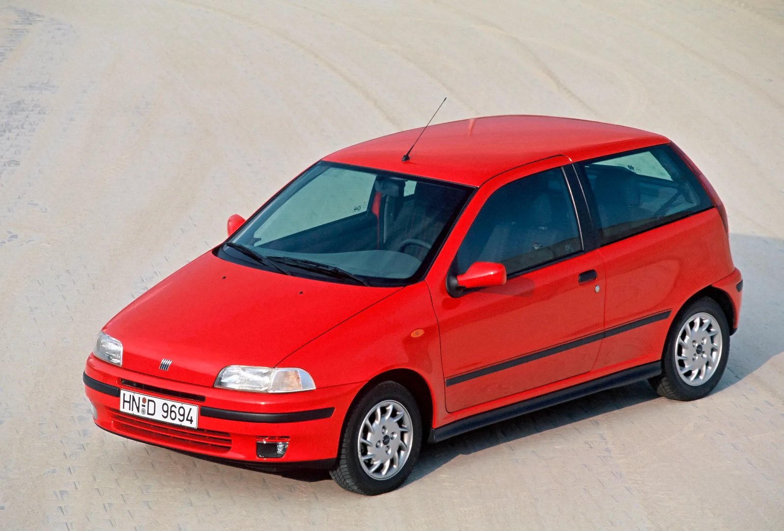 Fiat_Punto_1_generation__Mini_3-doors__2.jpg