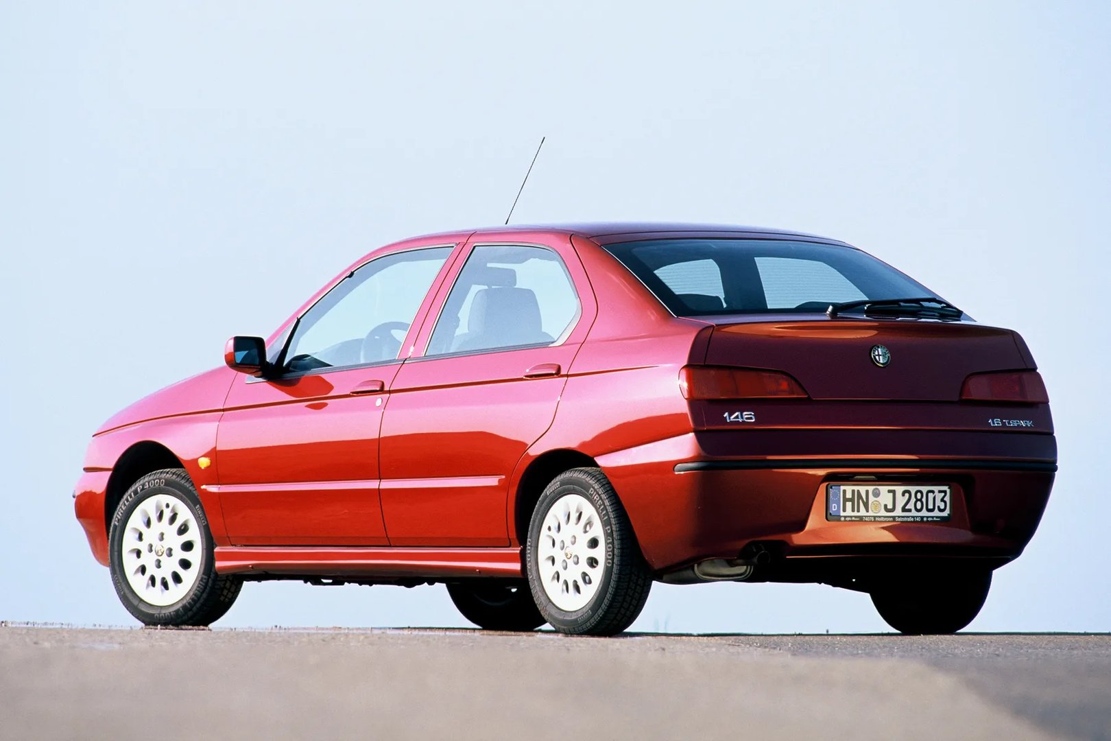 Alfa Romeo_146_1_generation__Hatchback_5-door__5.jpg