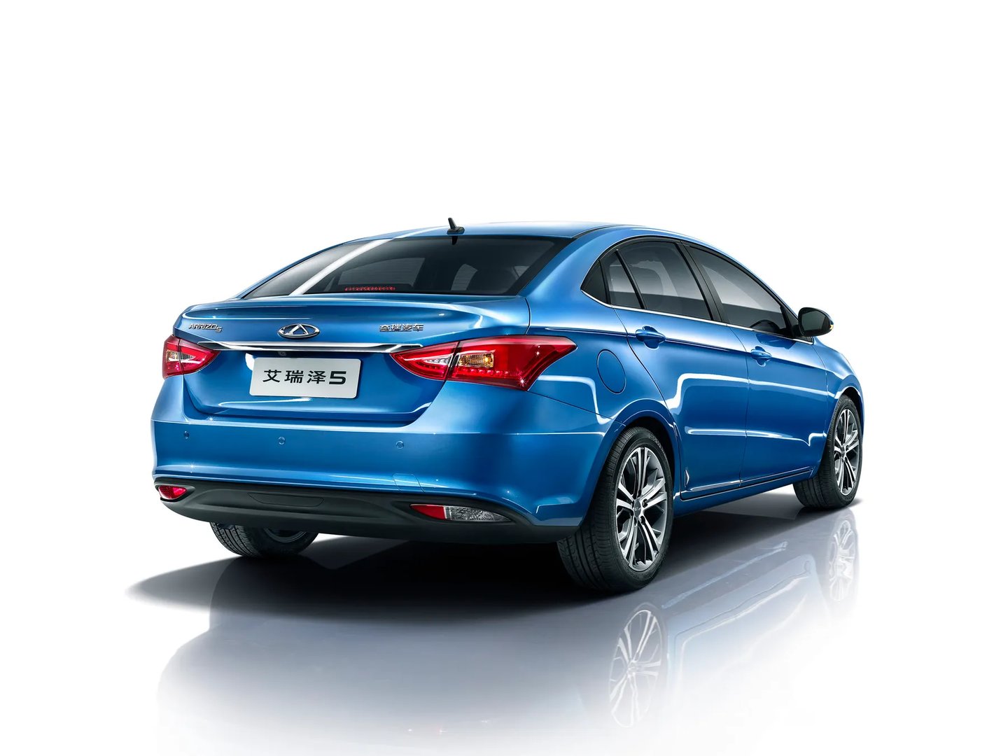 Chery_Arrizo_5_1_generation__Sedan__1.jpg