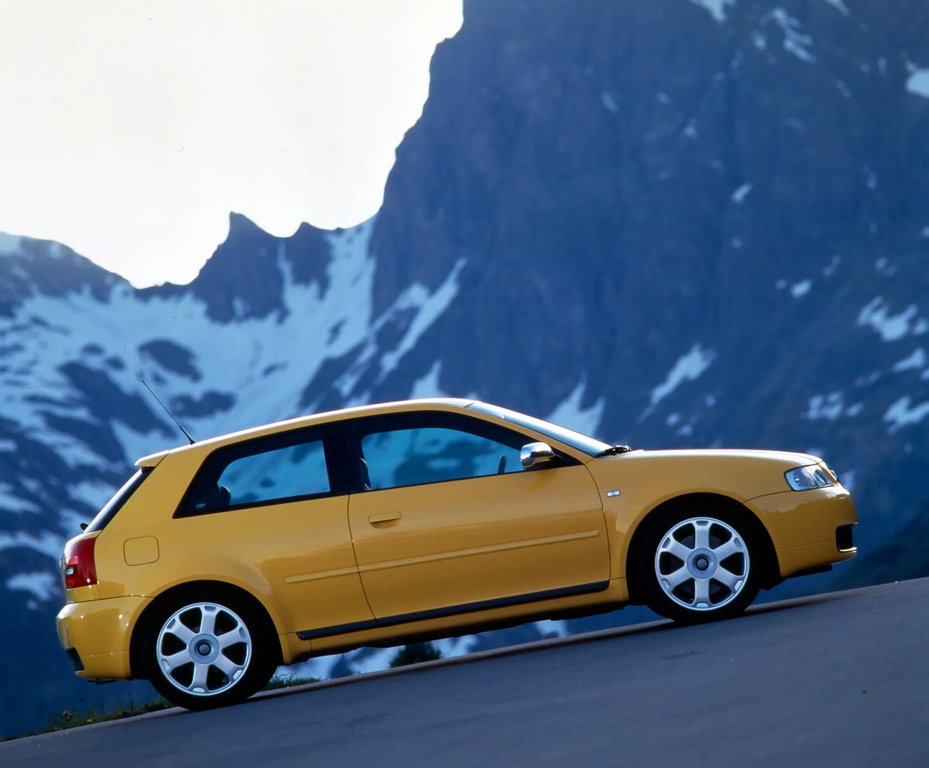 Audi_S3_1_generation__Hatchback_3-door__3.jpg