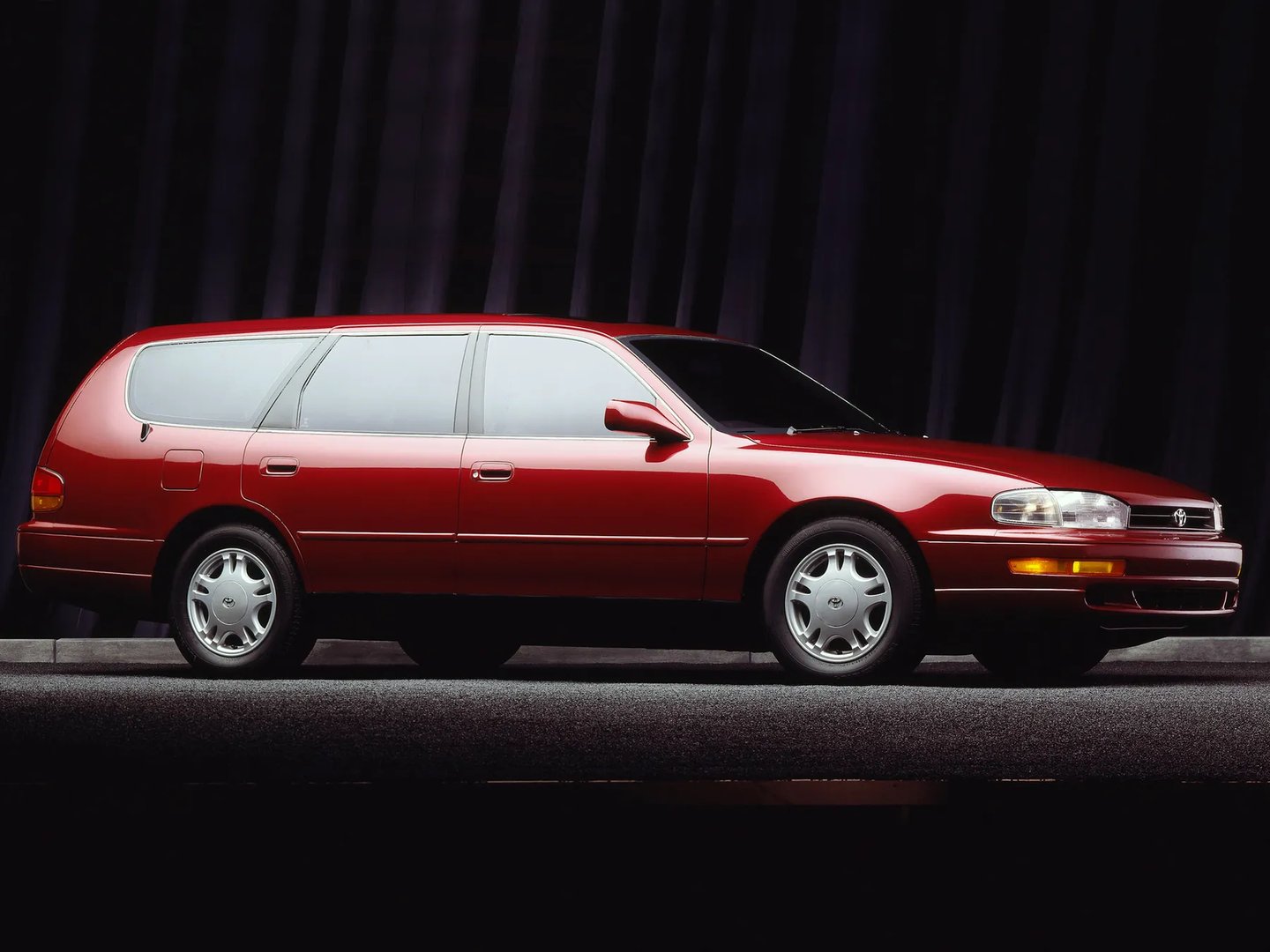 Toyota_Camry_4_generation__Estate_5-door__1.jpg