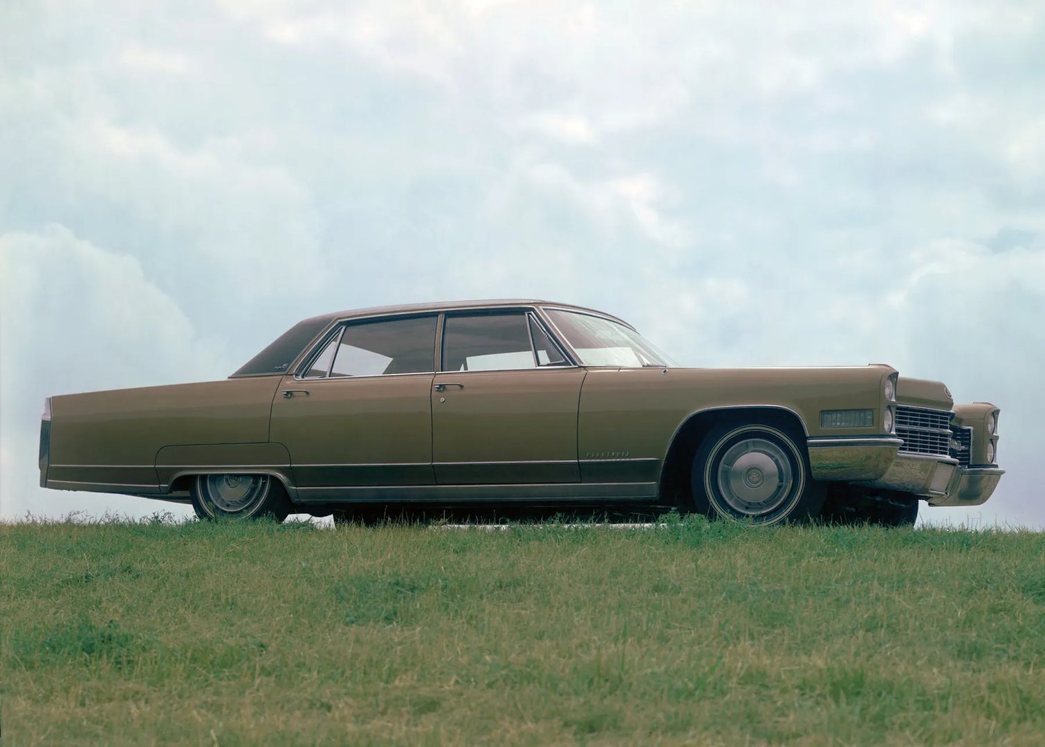 Cadillac_Sixty_Special_9_generation__Sedan__11.jpg