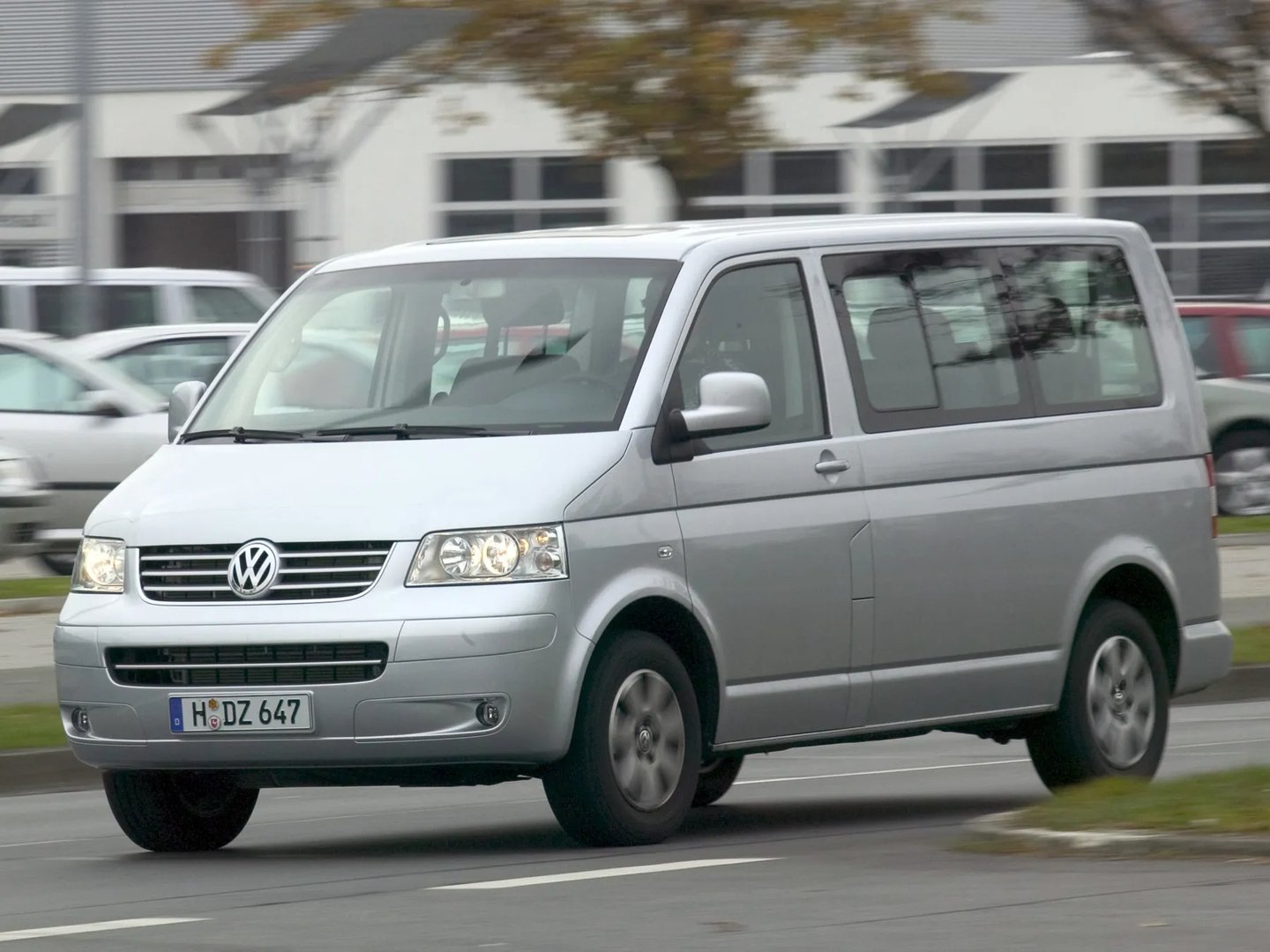 Volkswagen_Caravelle_5_generation__Minivan__5.jpg