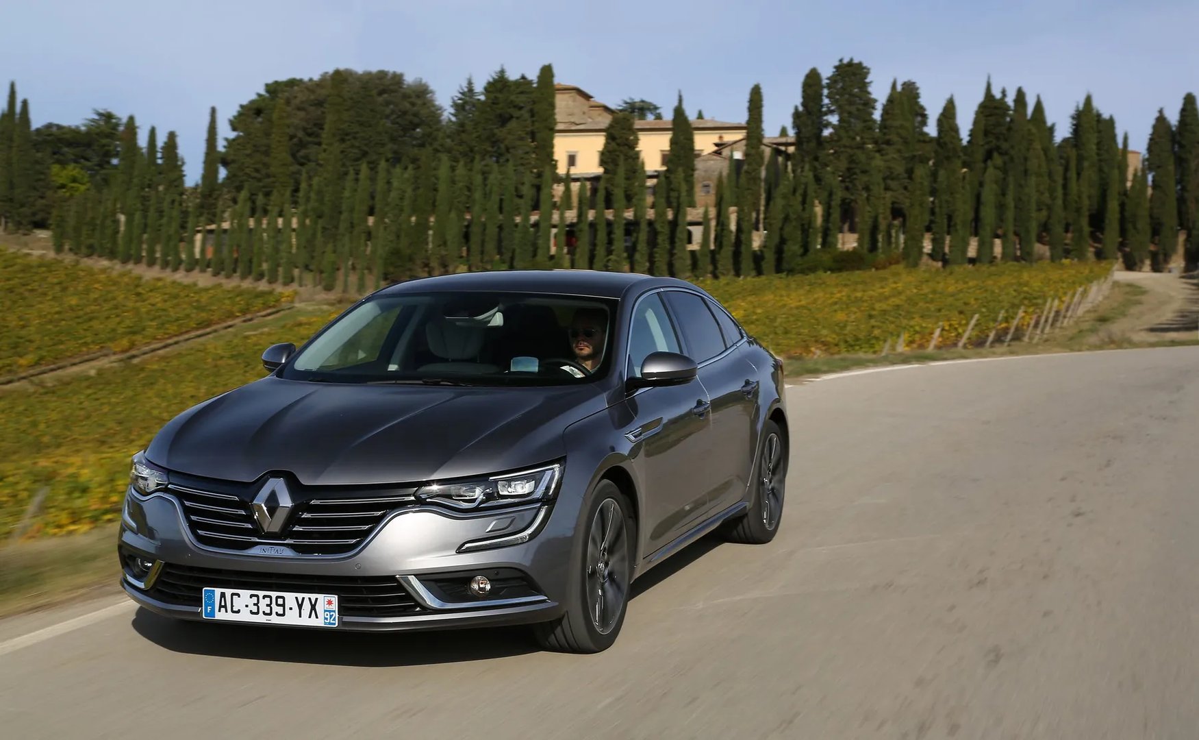 Renault_Talisman_1_generation__Sedan__8.jpg