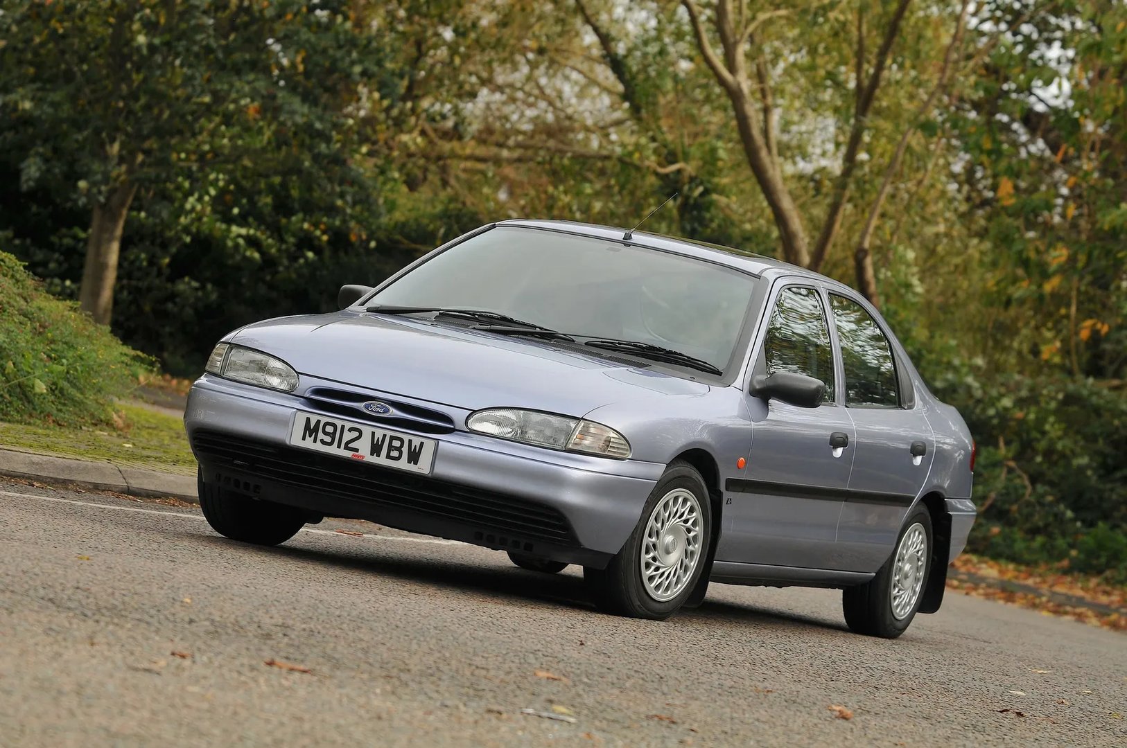Ford Mondeo 1 generation  Liftback