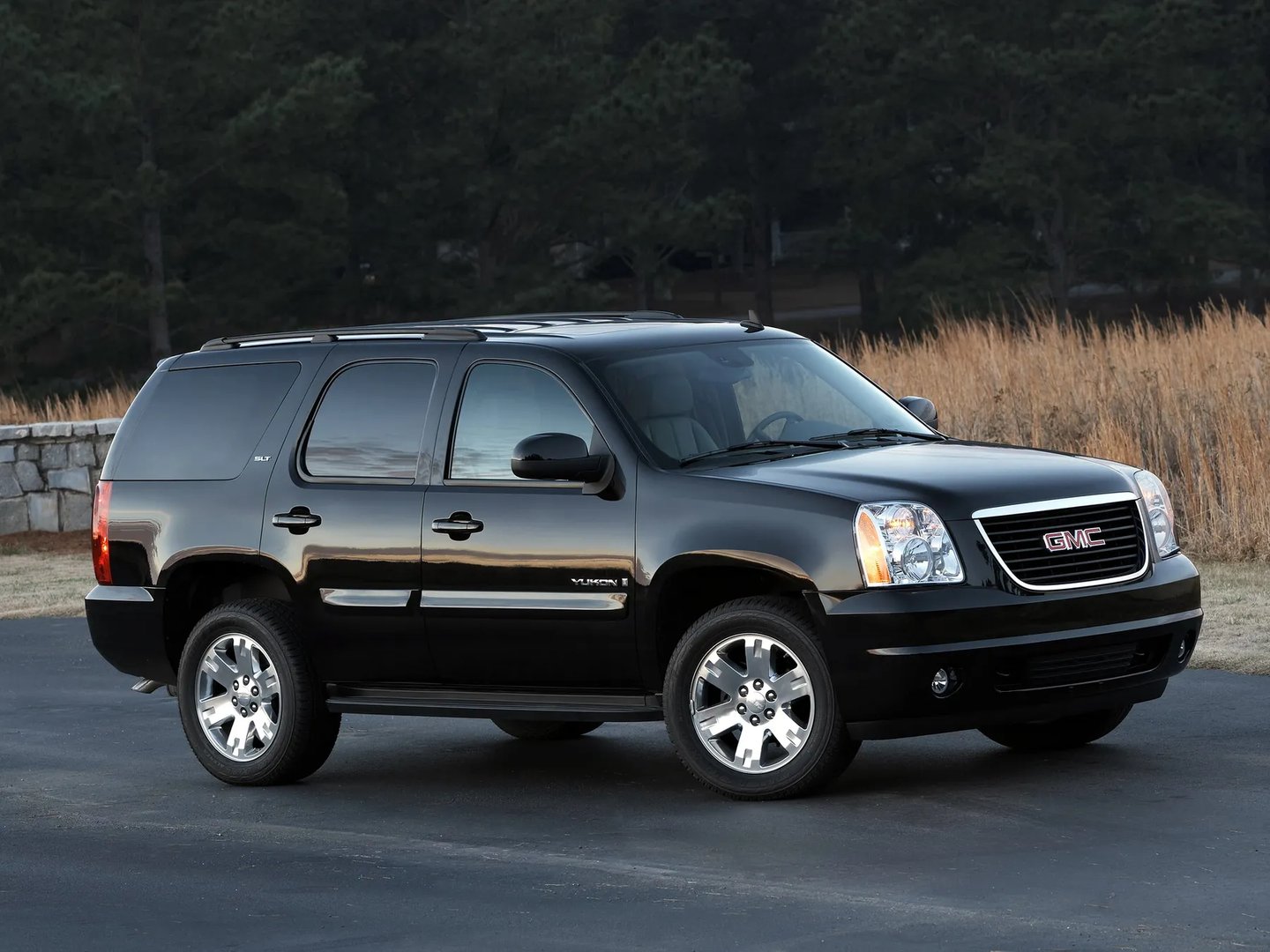 GMC_Yukon_3_generation__SUV_5-doors__3.jpg