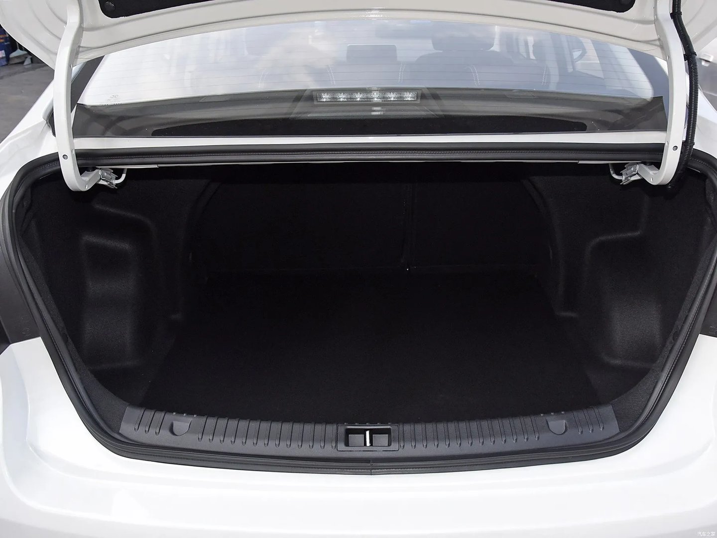 baic_EU5_1_generation_restyling__Sedan__13.jpg