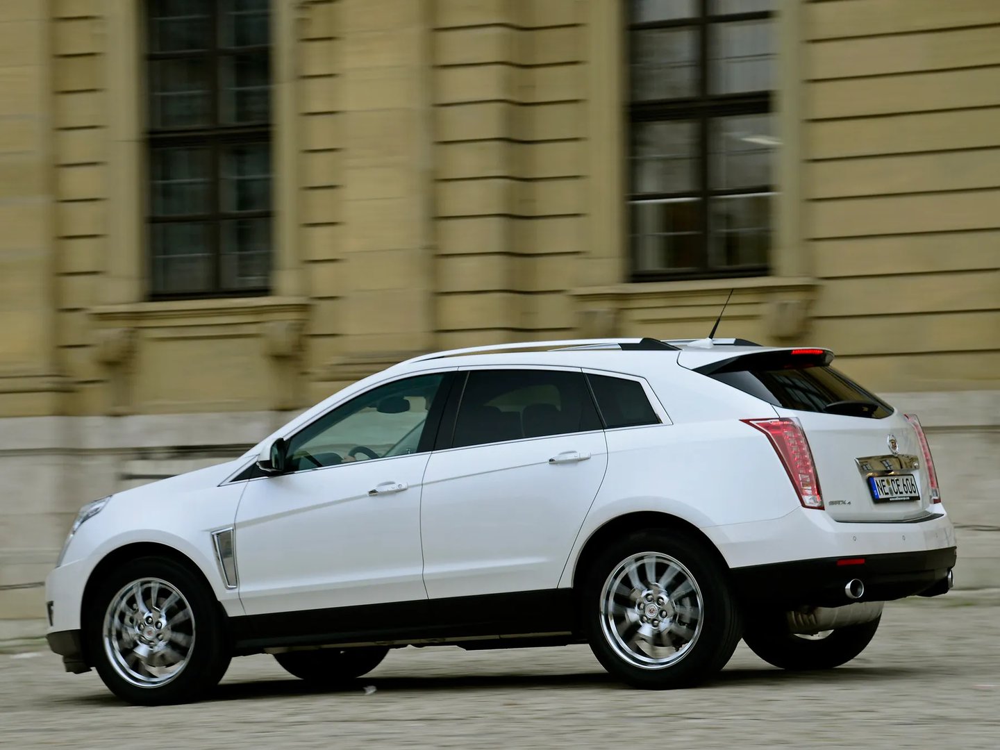 Cadillac_SRX_2_generation_restyling__SUV_5-doors__10.jpg