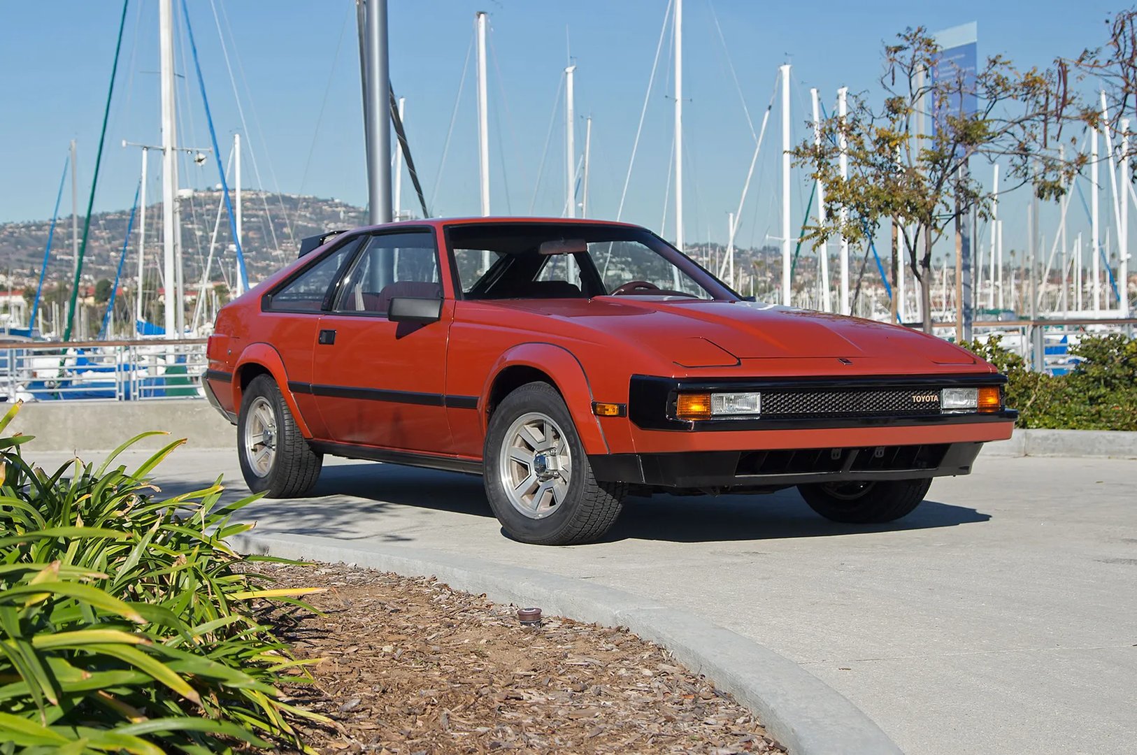 Toyota_Supra_2_generation__Coupe__5.jpg